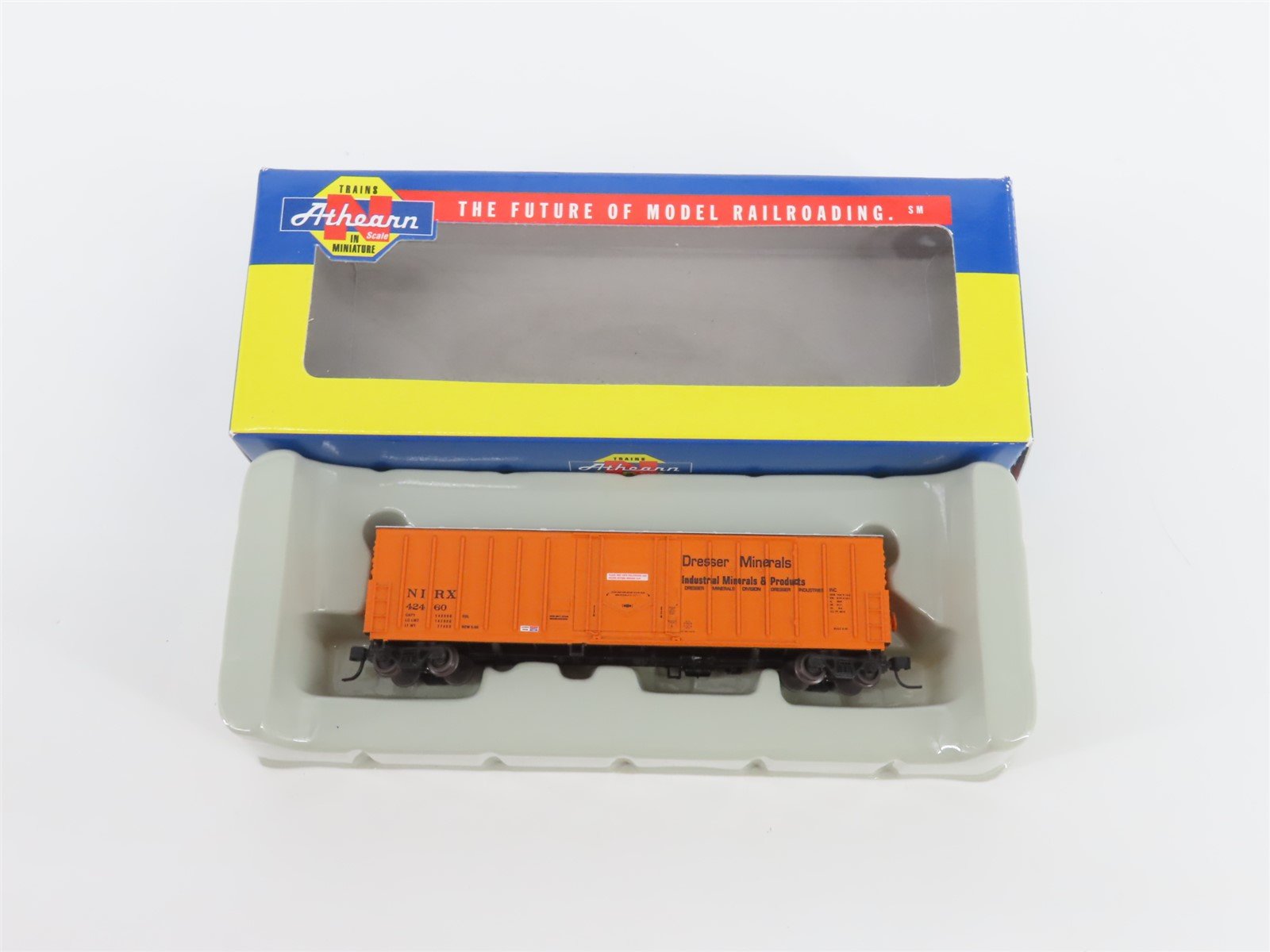 N Scale Athearn 10680 NIRX Dresser Minerals 50' Single Door Box Car #42460