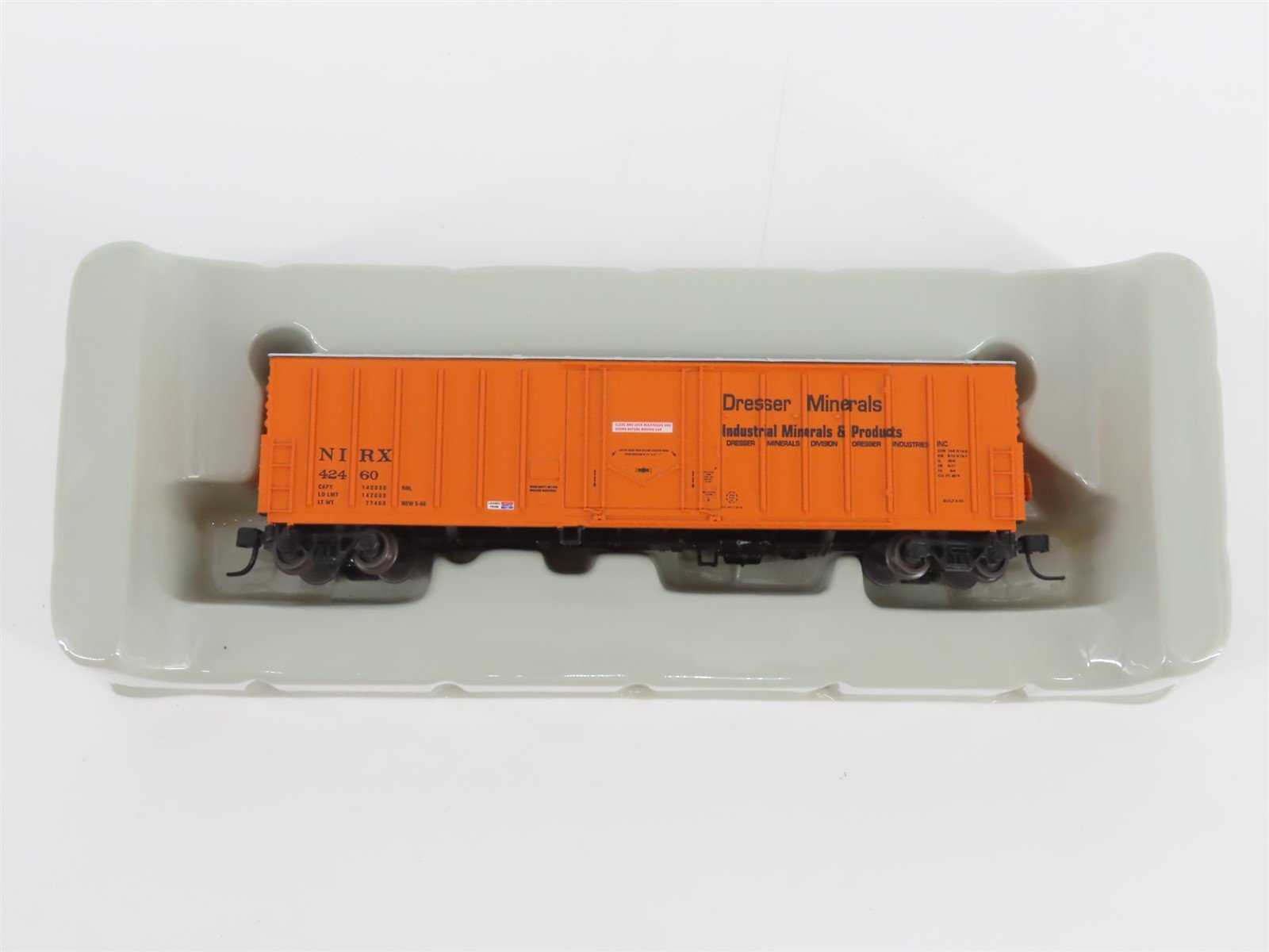 N Scale Athearn 10680 NIRX Dresser Minerals 50' Single Door Box Car #42460