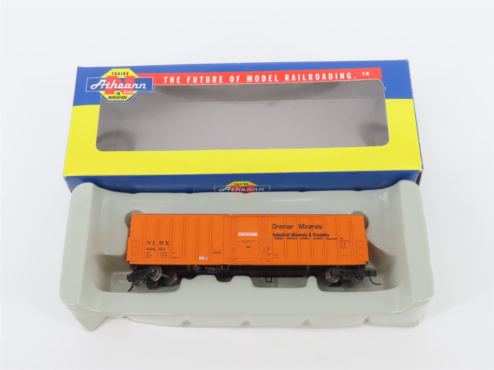 N Scale Athearn 10681 NIRX Dresser Minerals 50' Single Door Box Car #42463