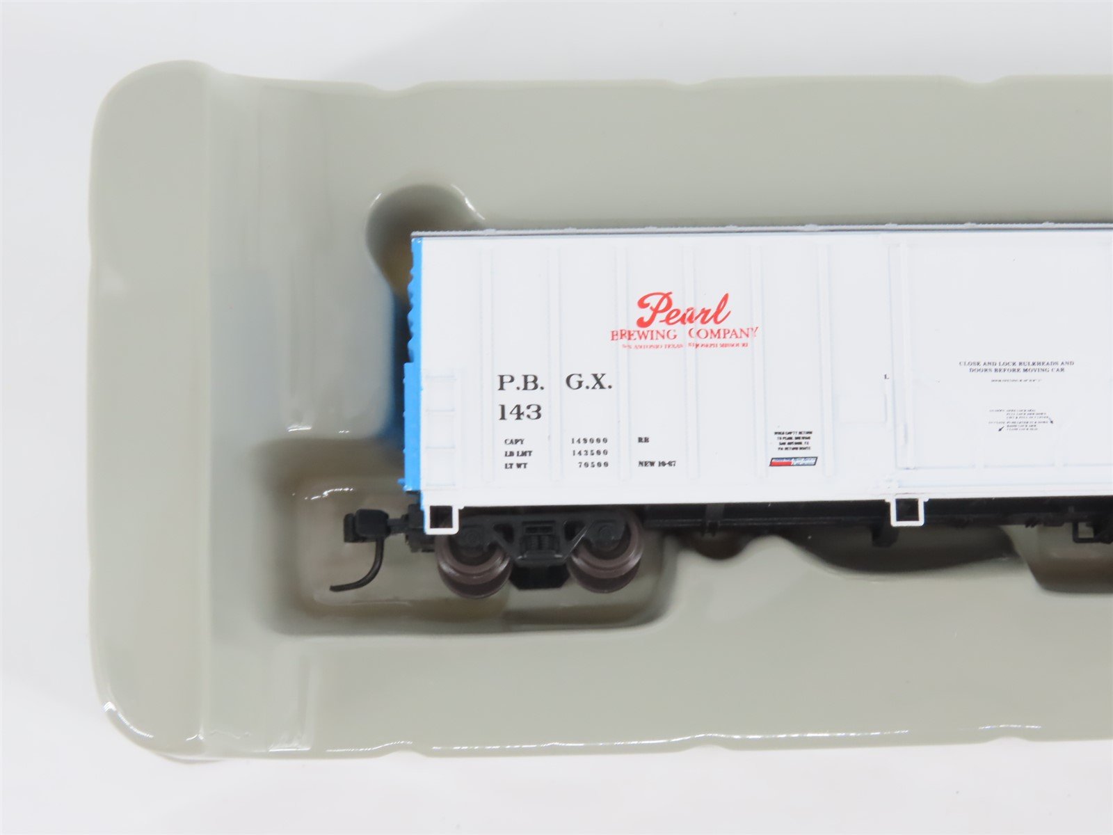 N Scale Athearn 10669 PBGX Pearl Brewing 50' Single Door Box Car #143