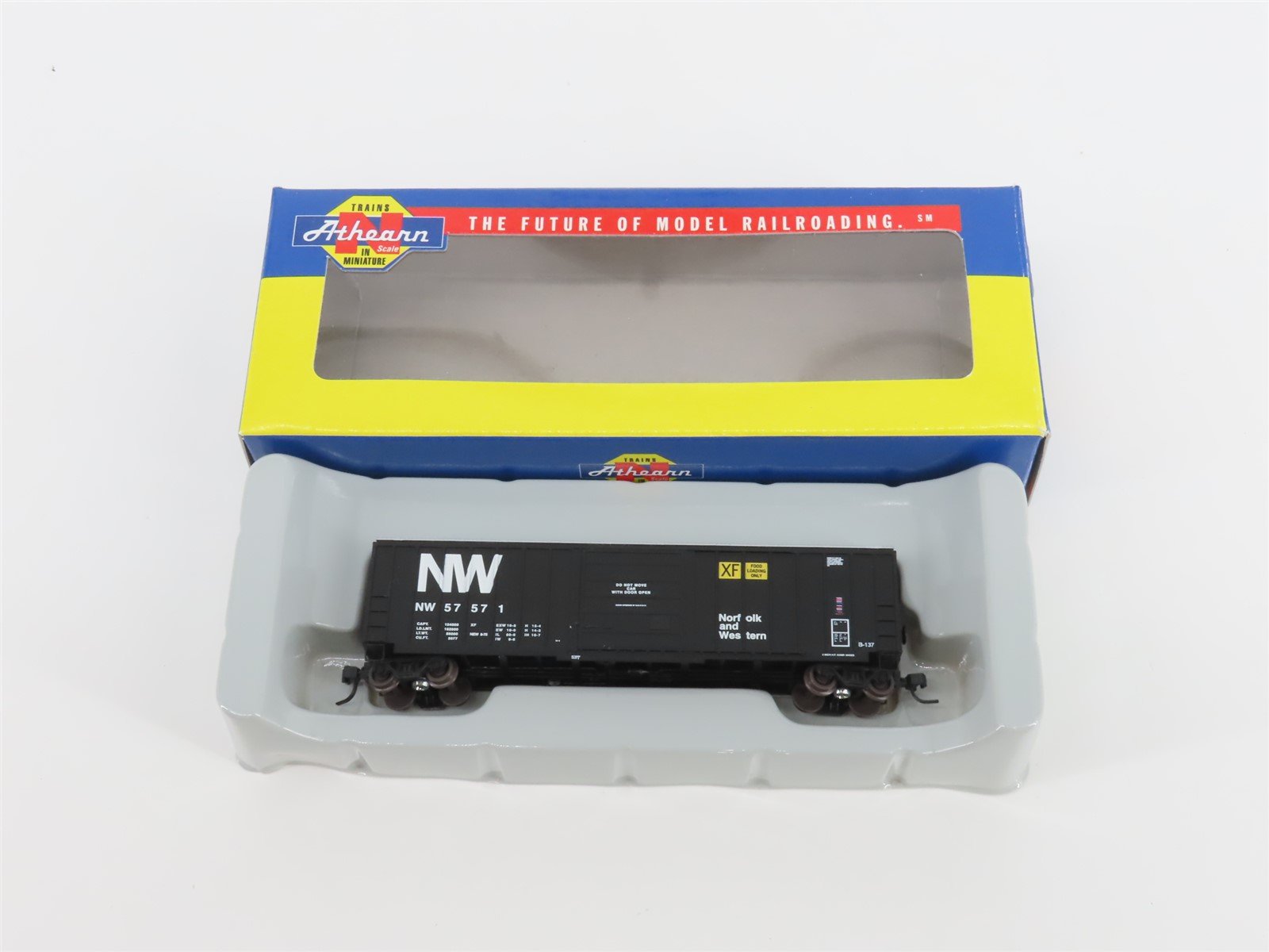 N Scale Athearn 10546 NW Norfolk & Western 50' Single Door Box Car #57571