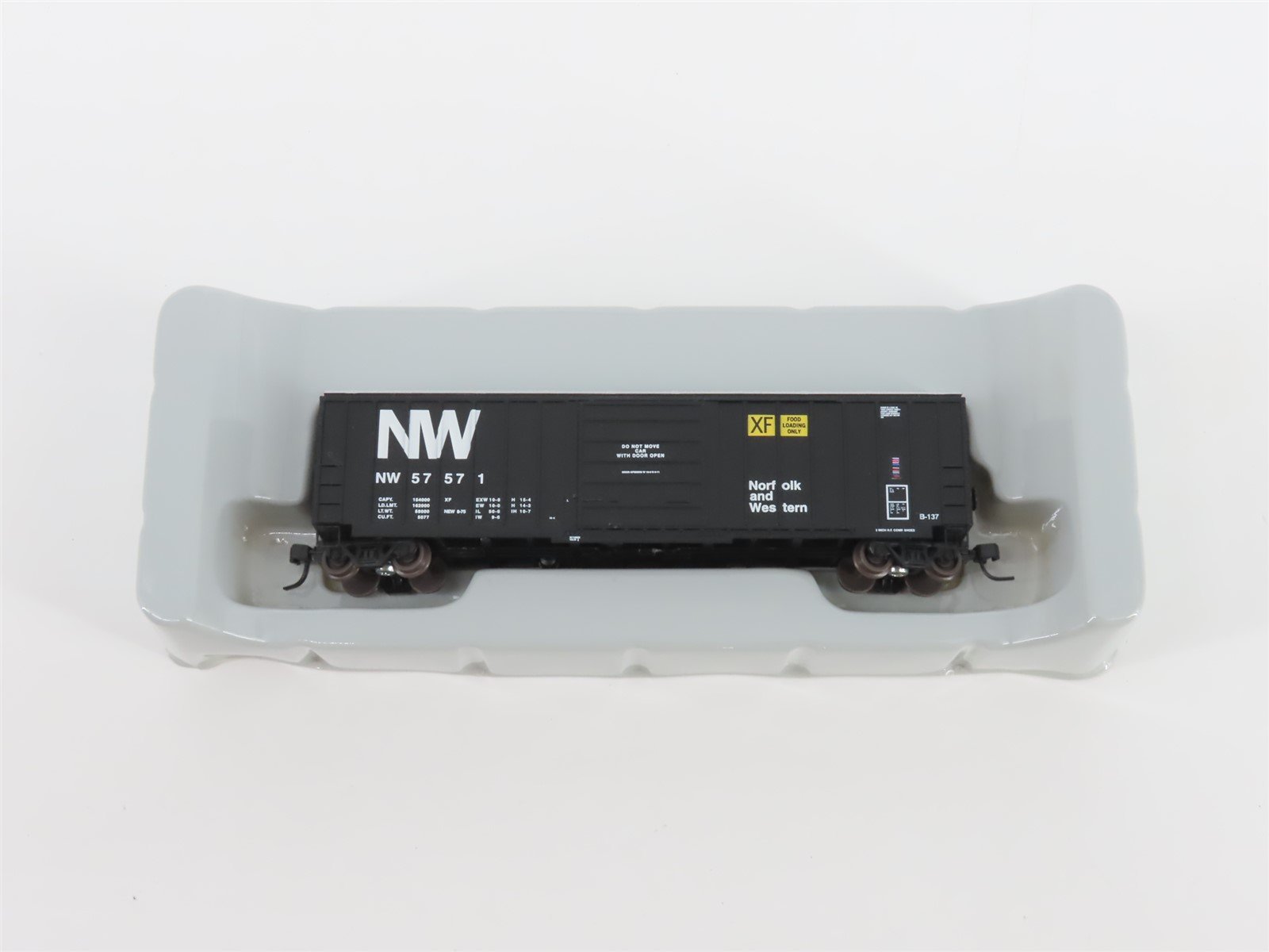 N Scale Athearn 10546 NW Norfolk & Western 50' Single Door Box Car #57571