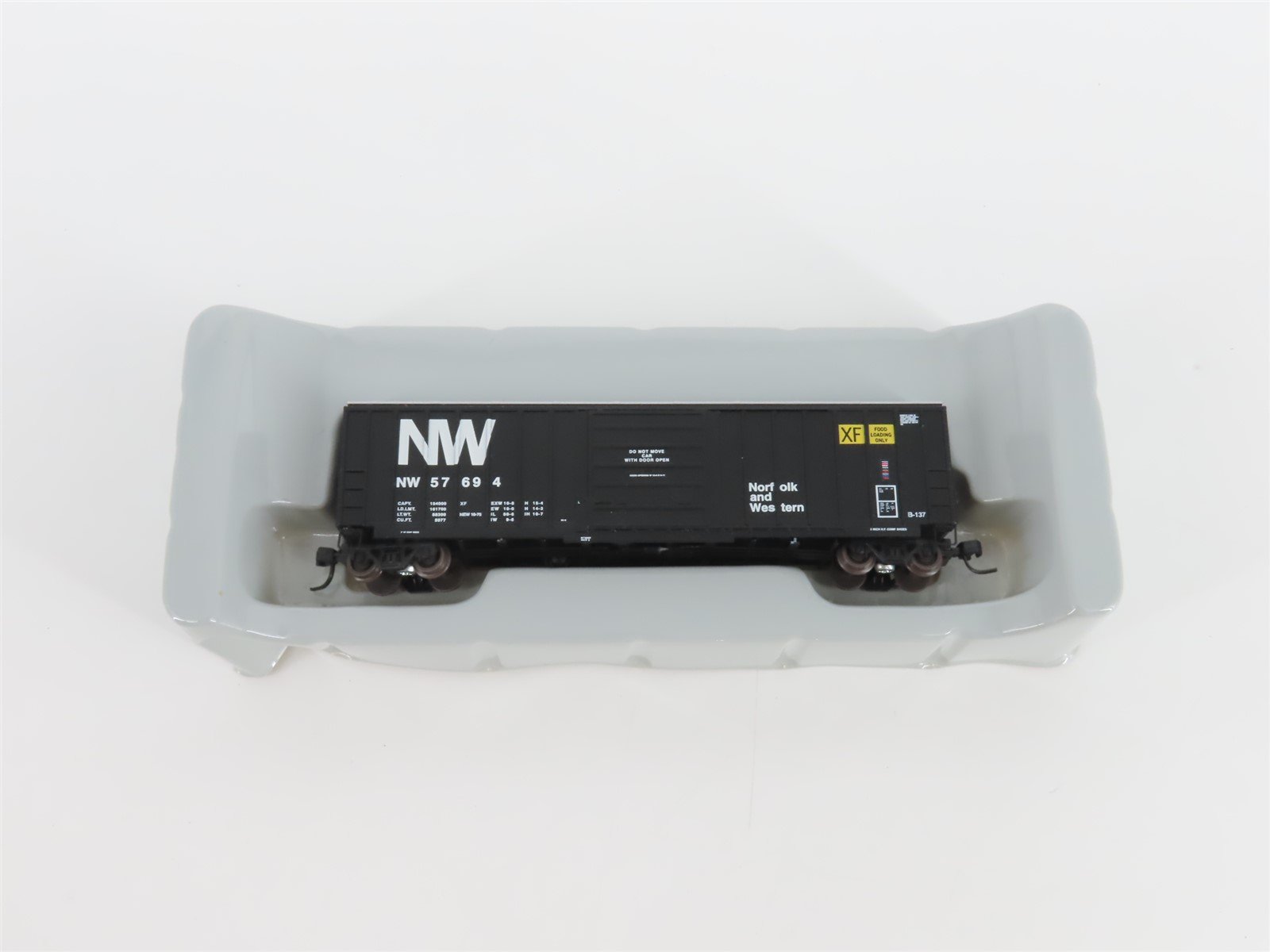 N Scale Athearn 10545 NW Norfolk & Western 50' Single Door Box Car #57694