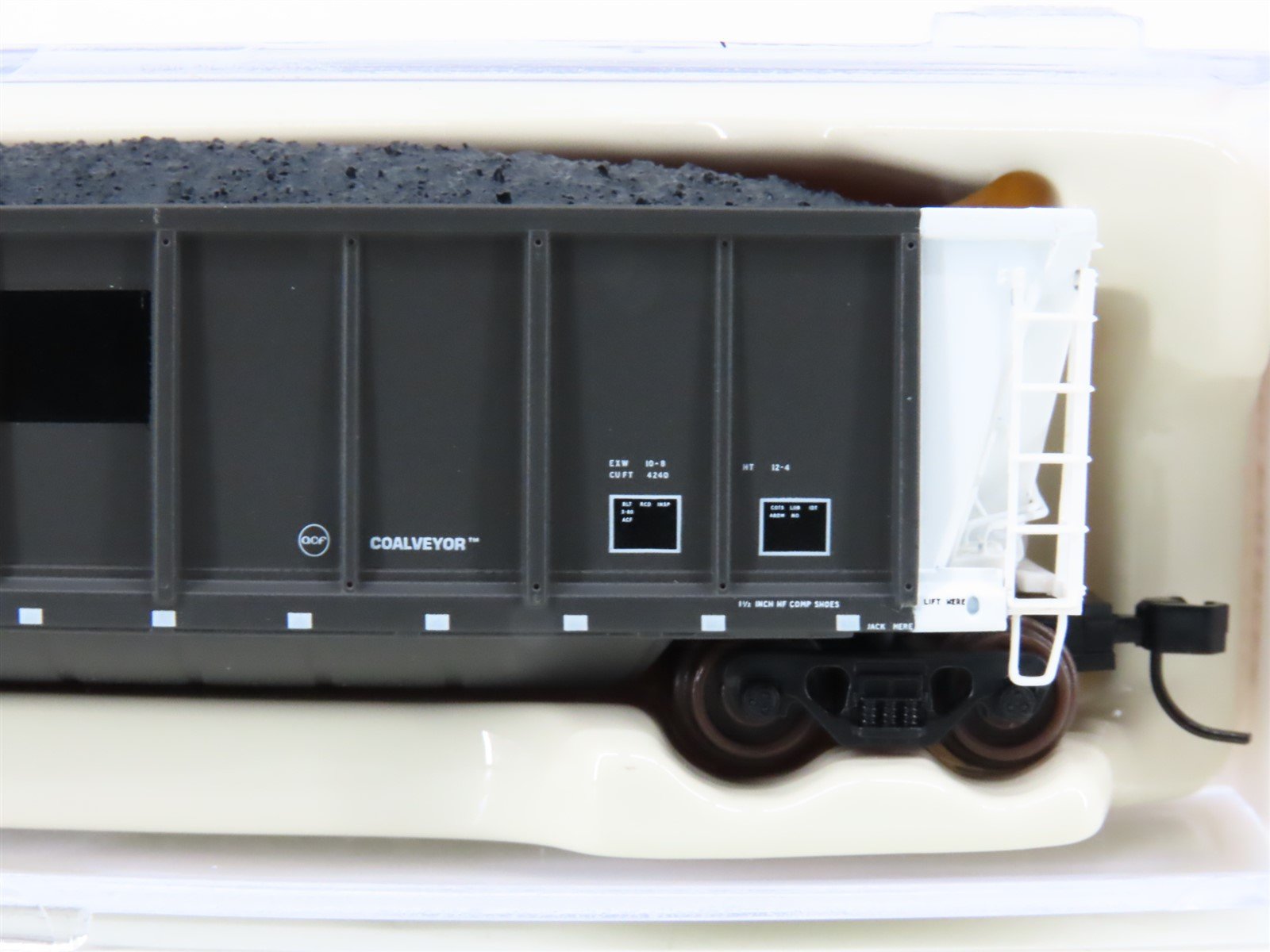 N Scale Atlas 43810-4 GBRX Greenbriar Leasing Coalveyor Hopper #92043 w/Load