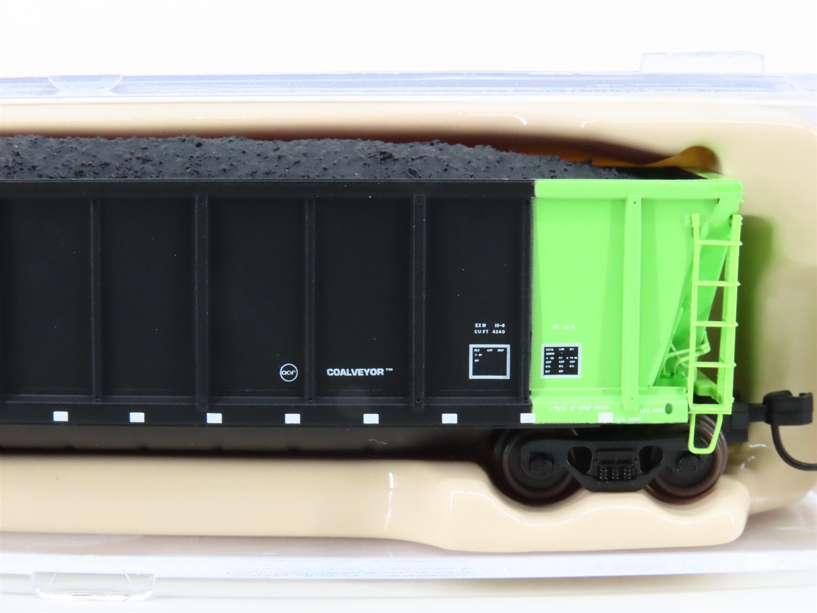 N Scale Atlas 43806-8 UNSX Unitrain Services Coalveyor Hopper #455 w/Coal Load