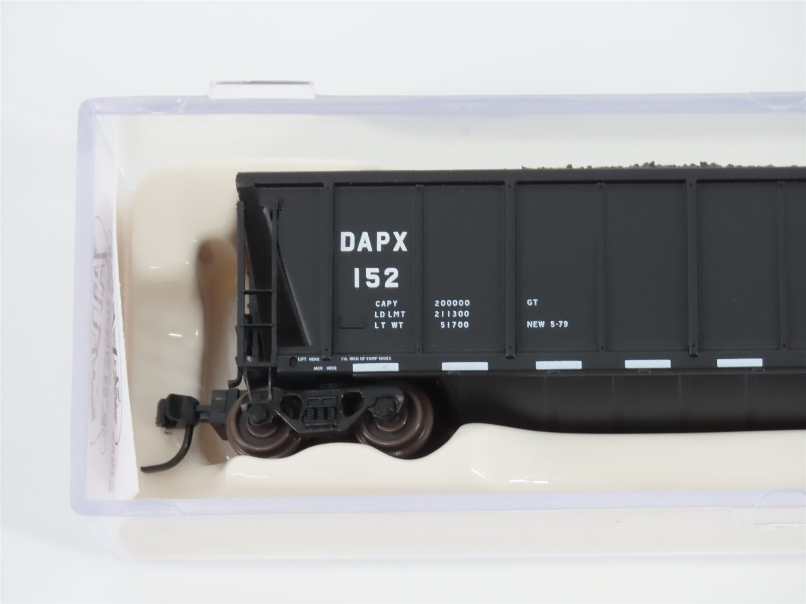 N Scale Atlas 43805-18 DAPX Dairyland Power Cooperative Coalveyor #152 w/ Load