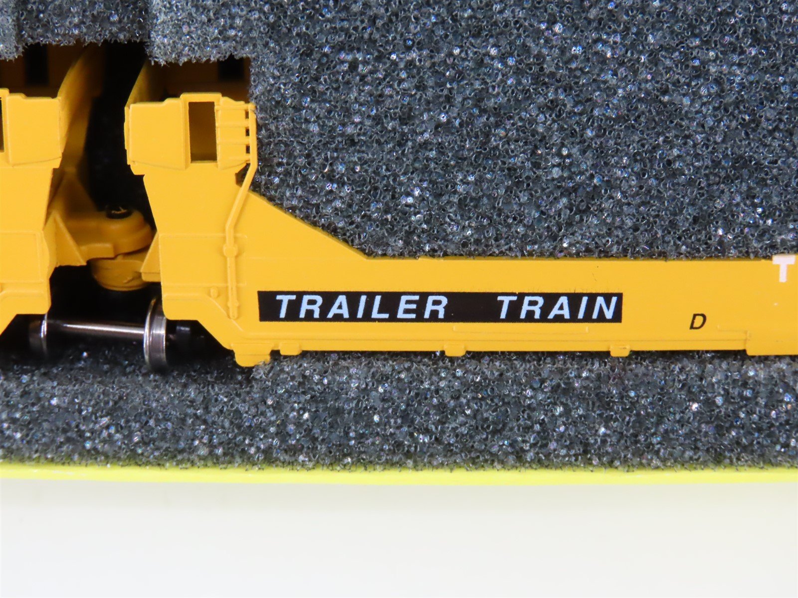 N Scale Deluxe Innovations 15020M-A DTTX ATSF Gunderson Twinstack 5-Car Set