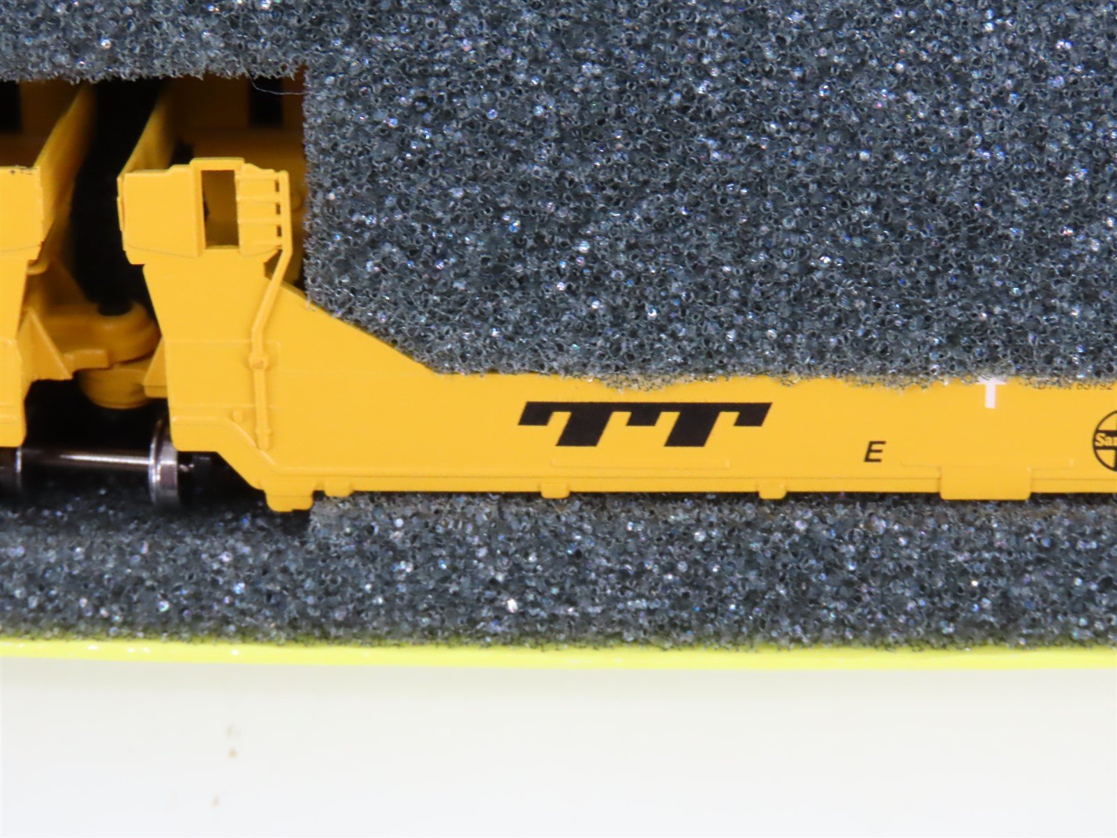 N Scale Deluxe Innovations 15020M-A DTTX ATSF Gunderson Twinstack 5-Car Set