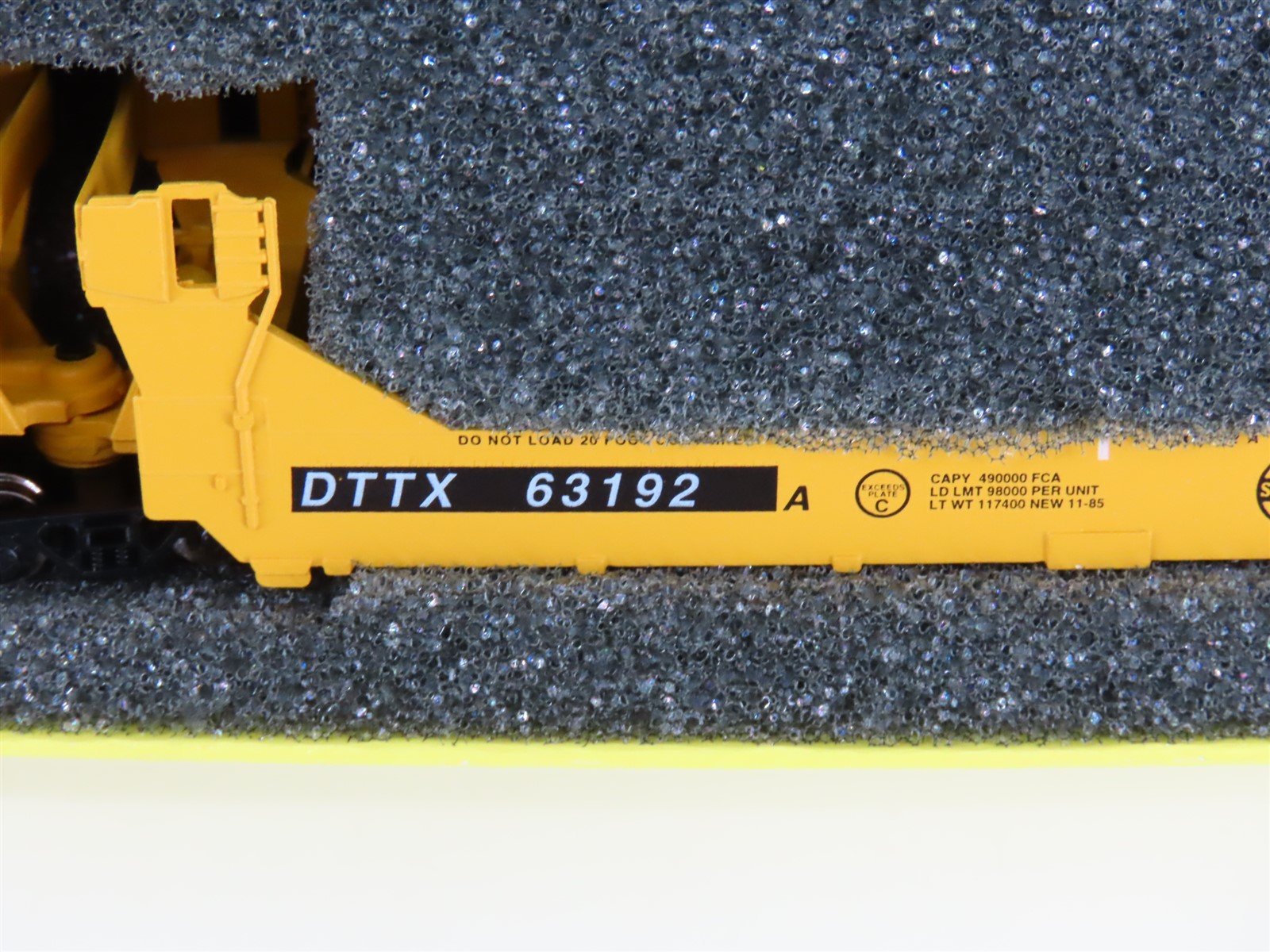 N Scale Deluxe Innovations 15020M-A DTTX ATSF Gunderson Twinstack 5-Car Set