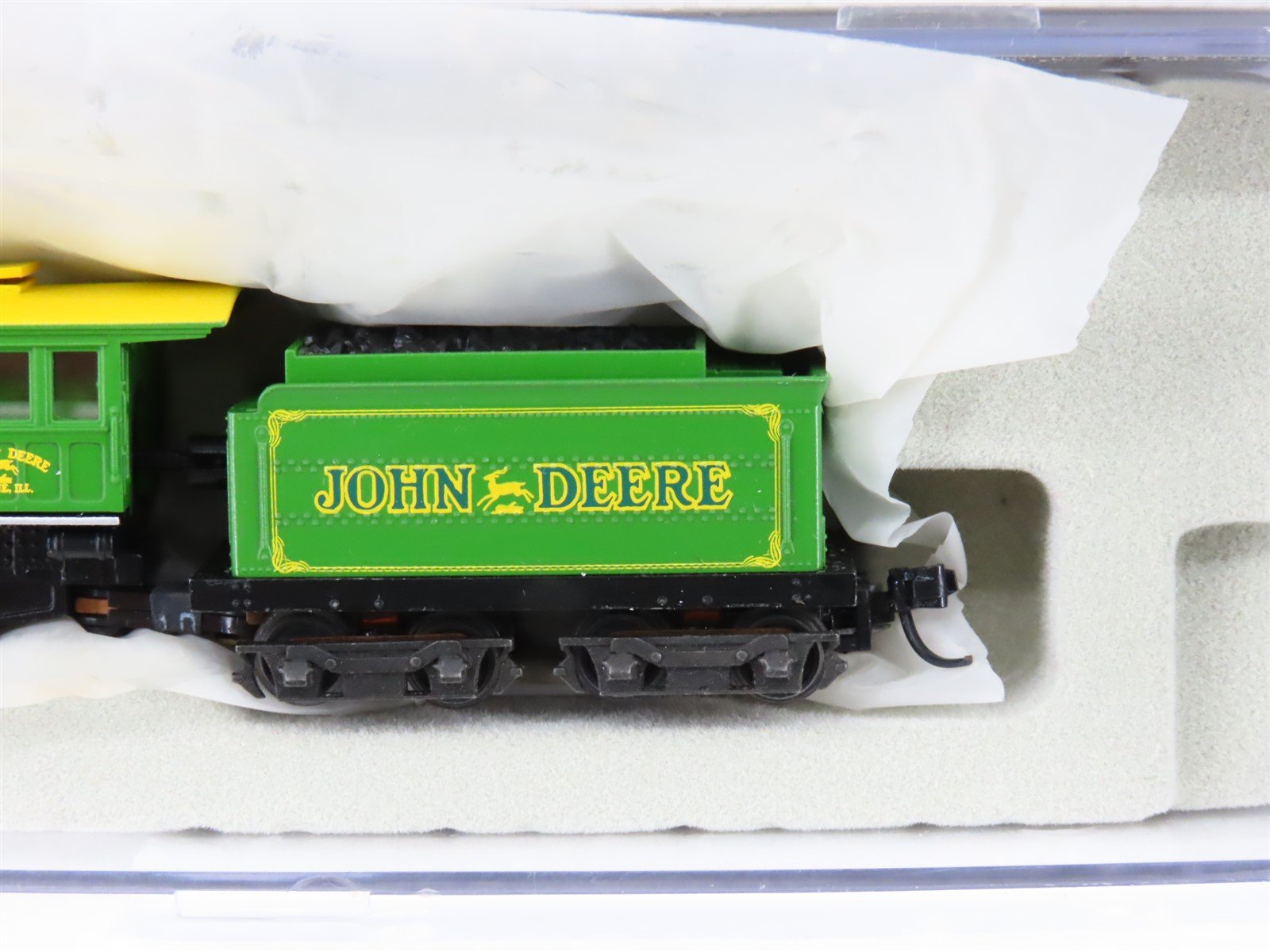N Scale Athearn John Deere 2-8-0 Steam Locomotive w/4 Passenger & Freight Cars