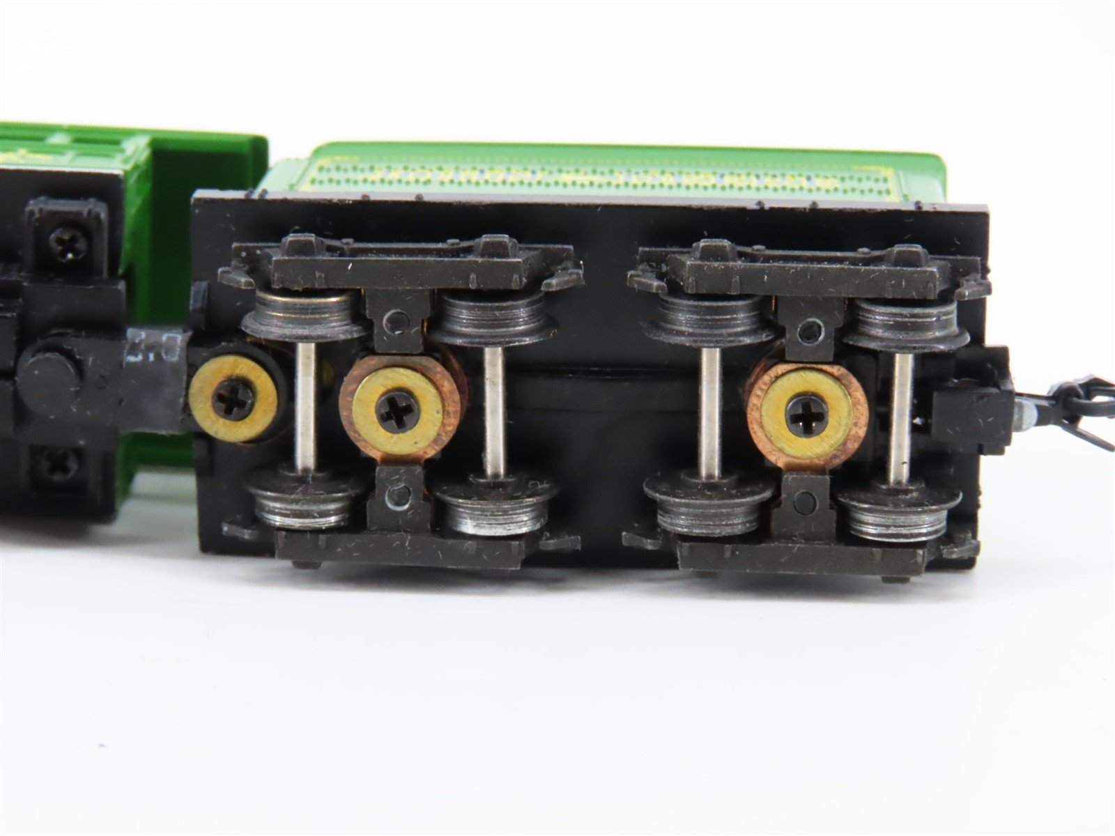 N Scale Athearn John Deere 2-8-0 Steam Locomotive w/4 Passenger & Freight Cars