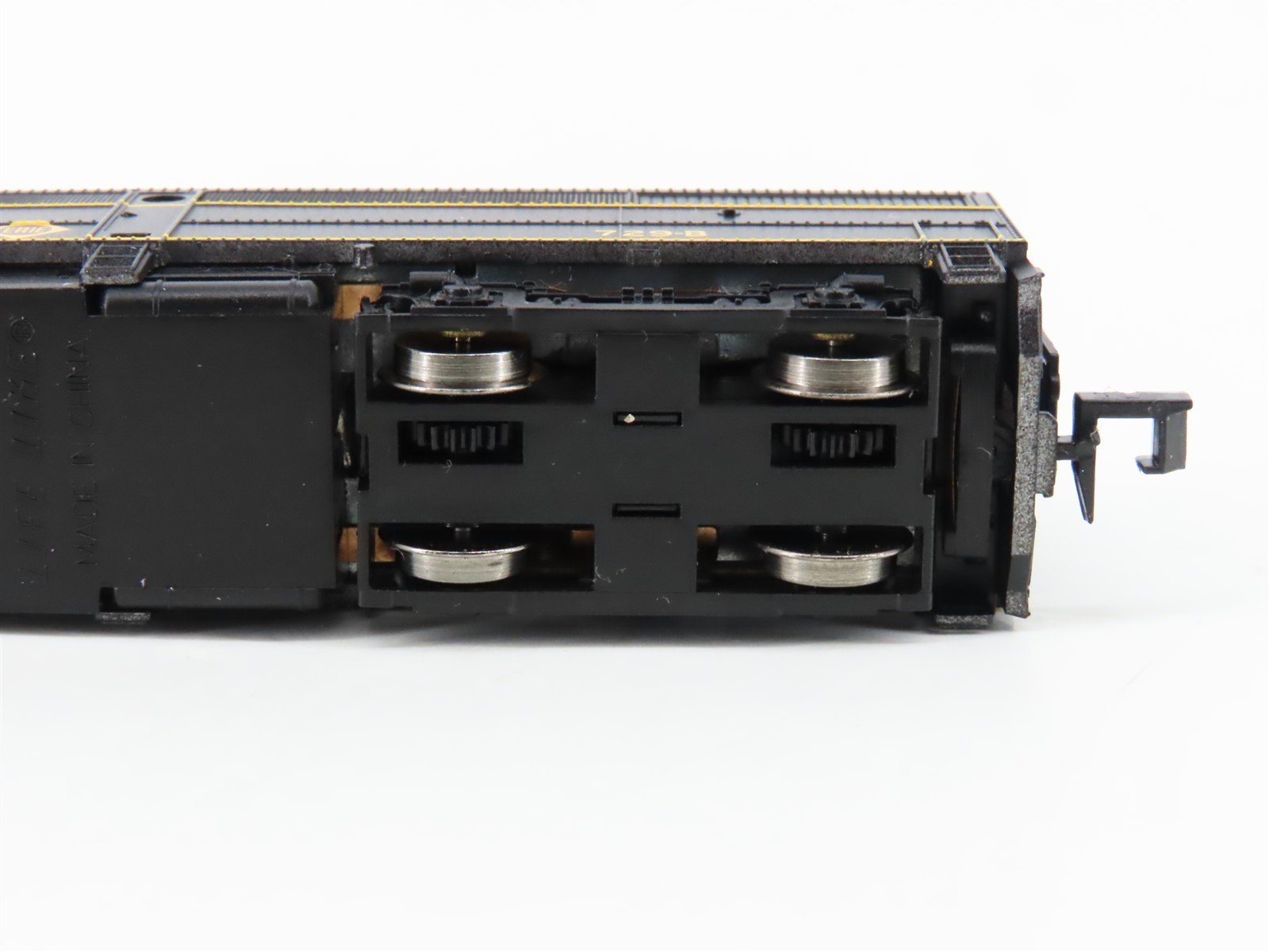 N Scale Life-Like 7416 Erie FB1 Diesel Locomotive #729B