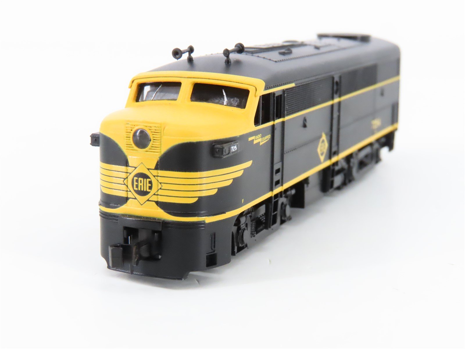 N Scale Life-Like 7415 Erie FA1 Diesel Locomotive #725A