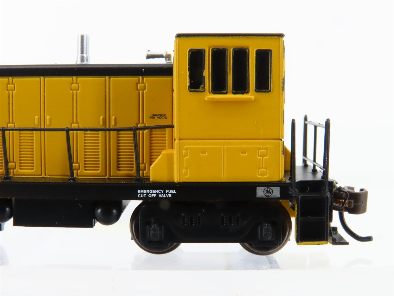 N Scale Bachmann 82054 Yellow Unlettered GE 70-Ton Diesel Locomotive w/DCC