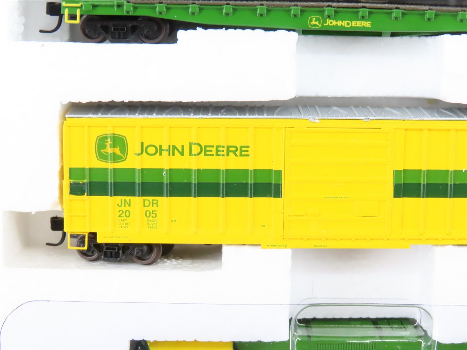 N Scale Athearn John Deere SD70MAC Diesel Set w/Cars, Track & Transformer