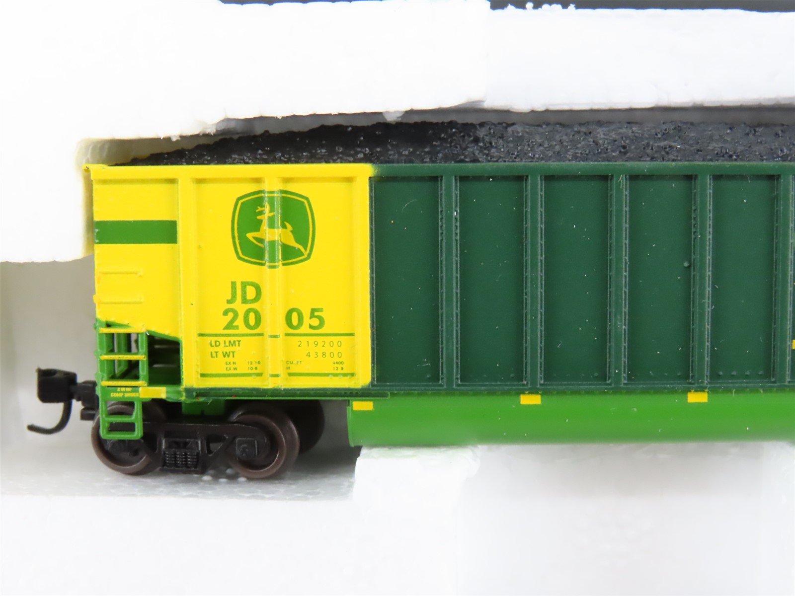 N Scale Athearn John Deere SD70MAC Diesel Set w/Cars, Track & Transformer