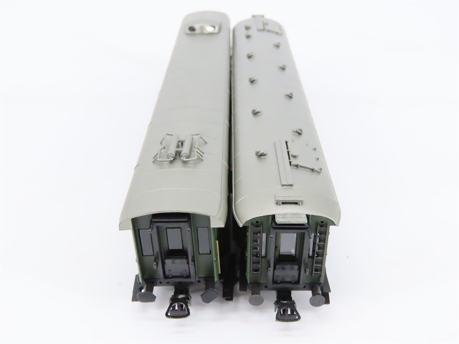 HO Scale Liliput L350041 British Forces Diner/Baggage Passenger 2-Car Set