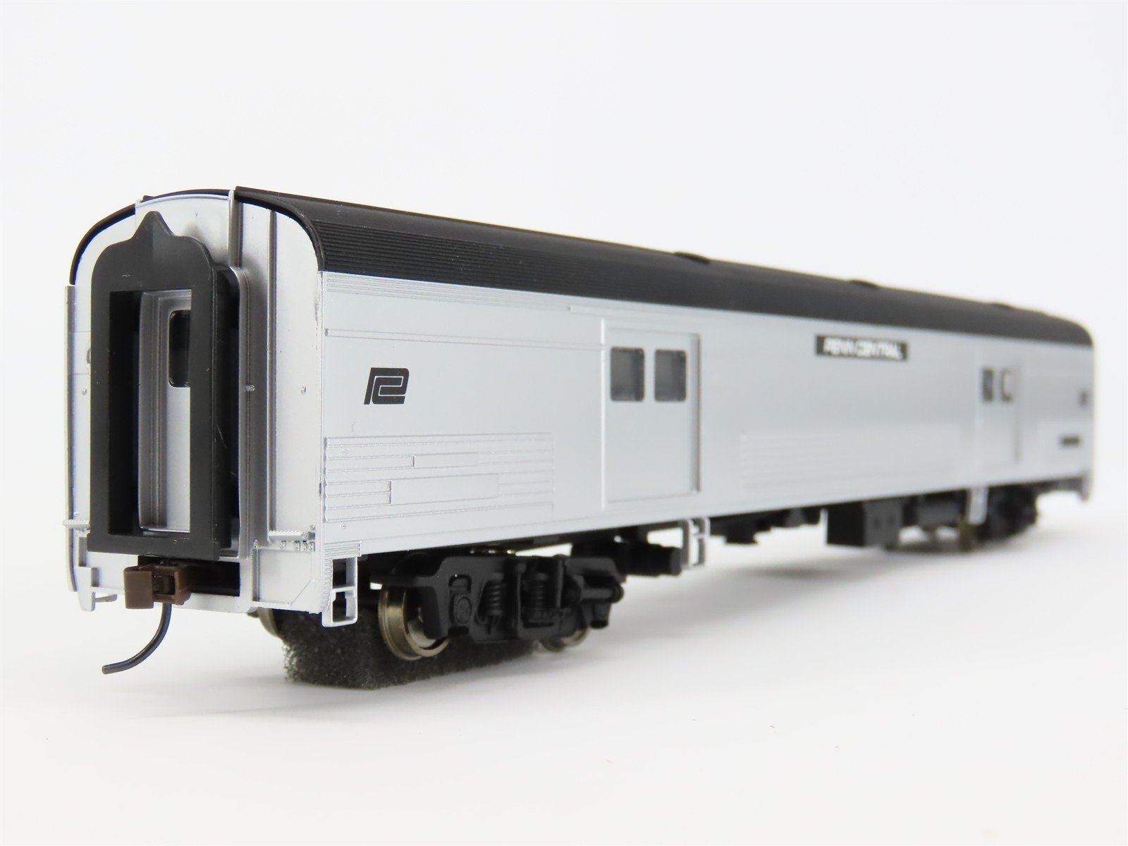 HO Scale Walthers 932-6415 PC Penn Central 73' Budd Baggage Passenger Car