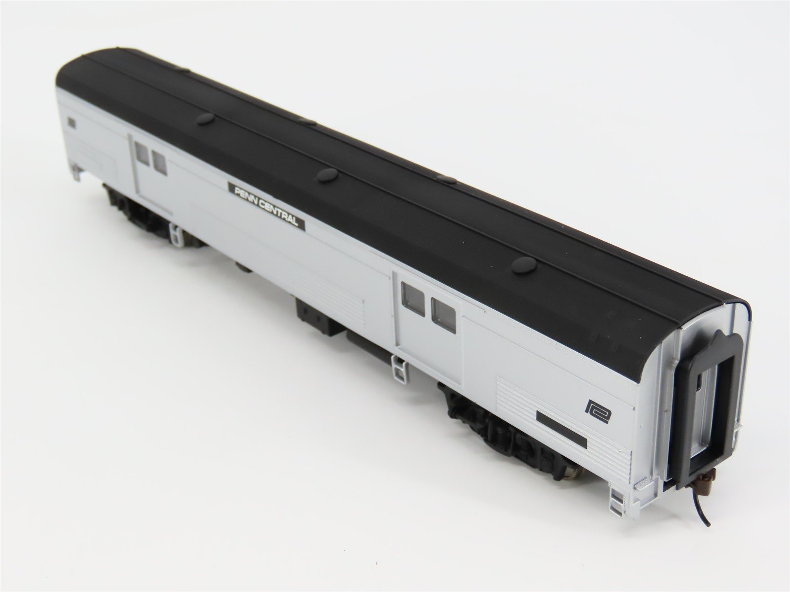HO Scale Walthers 932-6415 PC Penn Central 73' Budd Baggage Passenger Car
