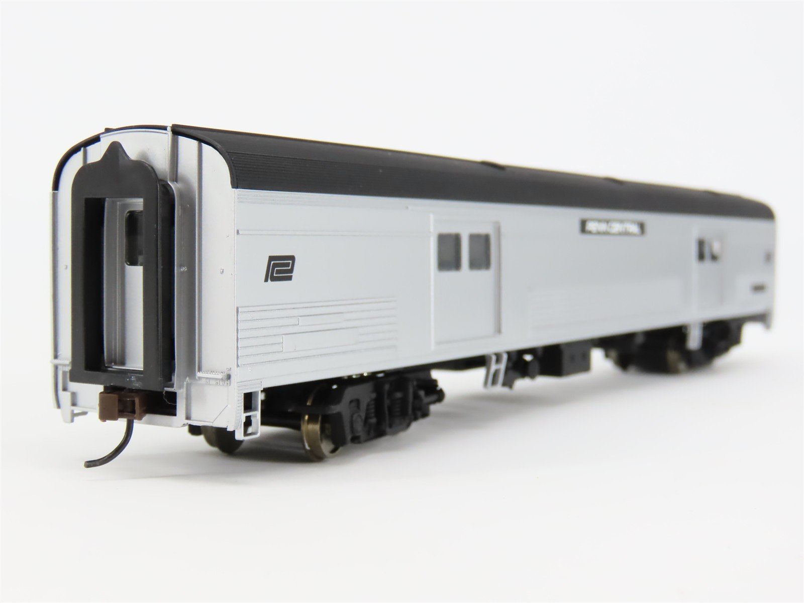HO Scale Walthers 932-6415 PC Penn Central 73' Budd Baggage Passenger Car