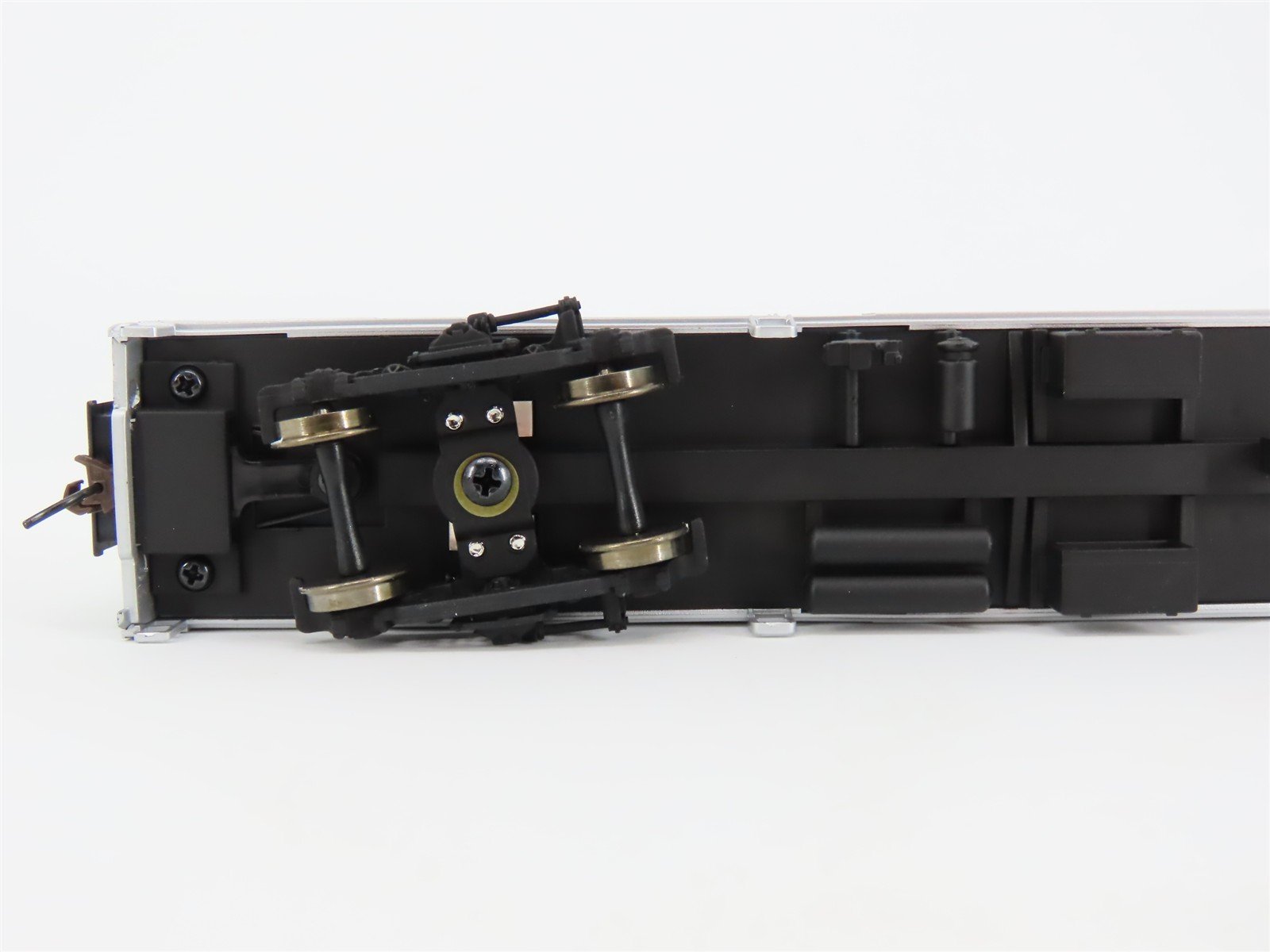 HO Scale Walthers 932-6415 PC Penn Central 73' Budd Baggage Passenger Car