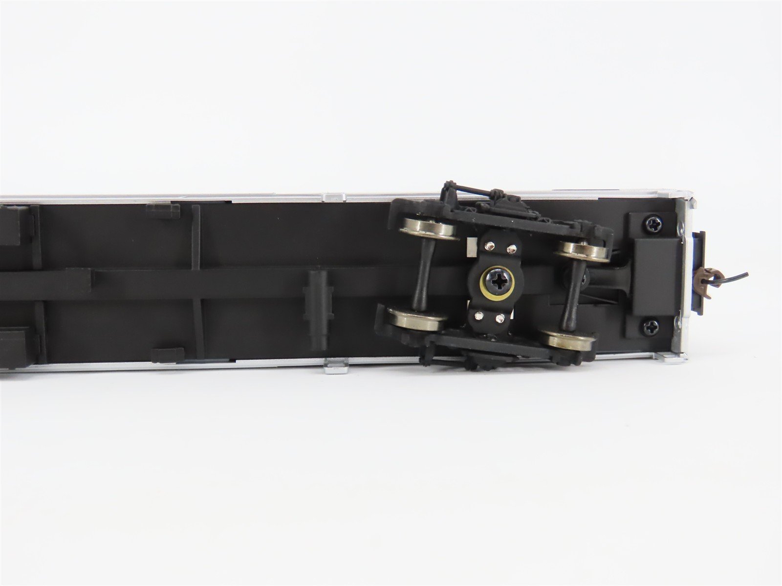 HO Scale Walthers 932-6415 PC Penn Central 73' Budd Baggage Passenger Car