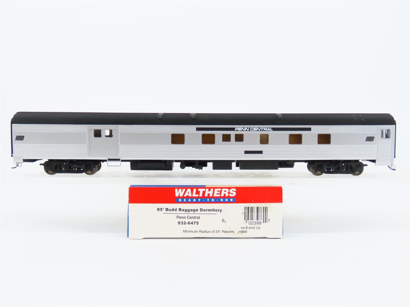 HO Scale Walthers 932-6475 PC Penn Central 85' Budd Baggage-Dorm Passenger Car