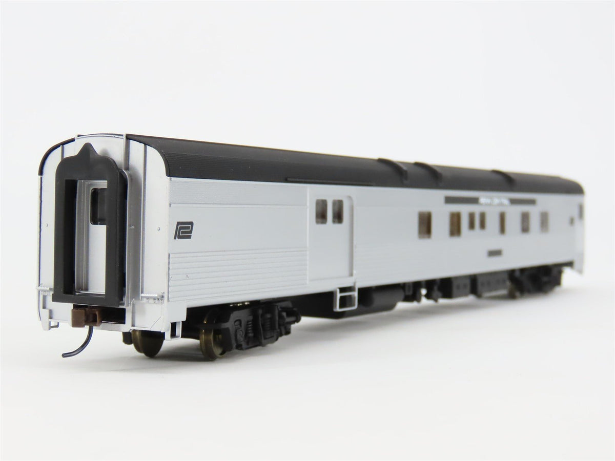 HO Scale Walthers 932-6475 PC Penn Central 85&#39; Budd Baggage-Dorm Passenger Car