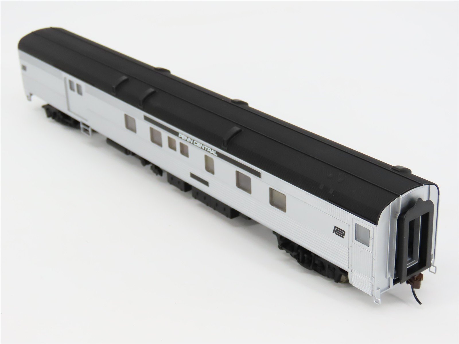 HO Scale Walthers 932-6475 PC Penn Central 85' Budd Baggage-Dorm Passenger Car