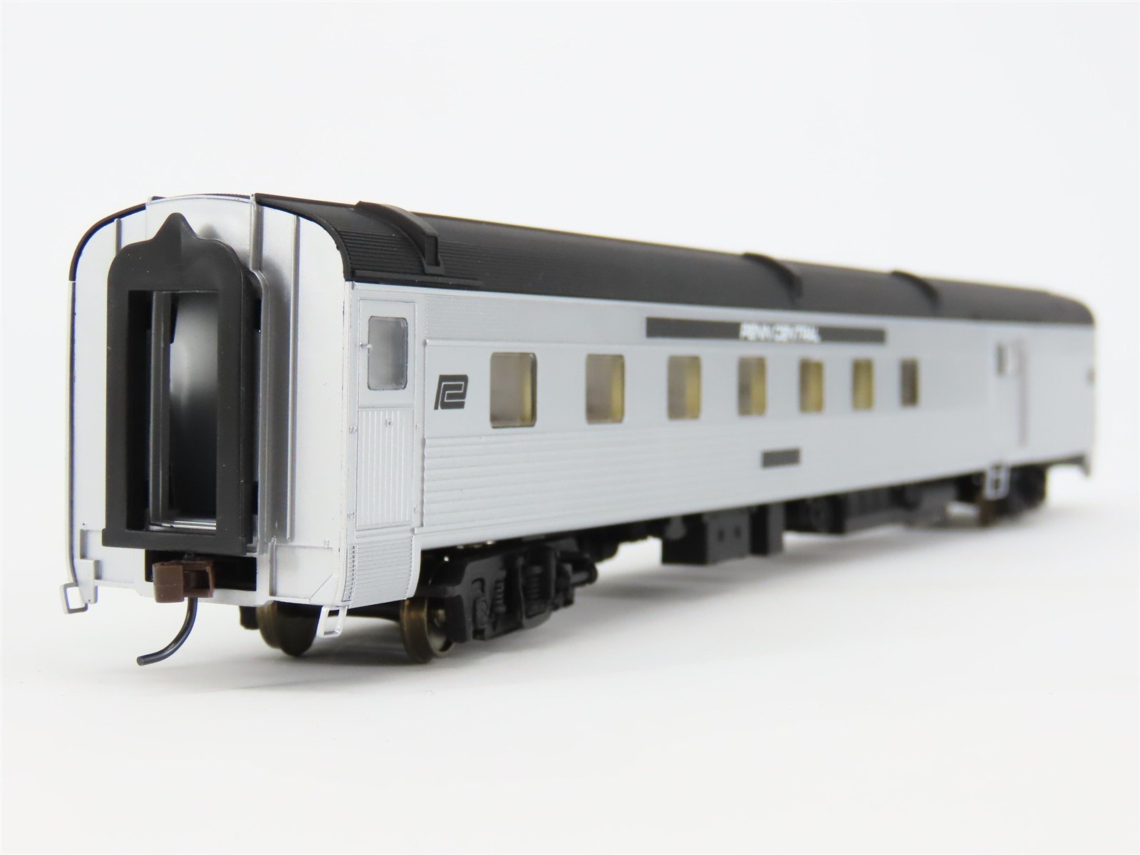 HO Scale Walthers 932-6475 PC Penn Central 85' Budd Baggage-Dorm Passenger Car