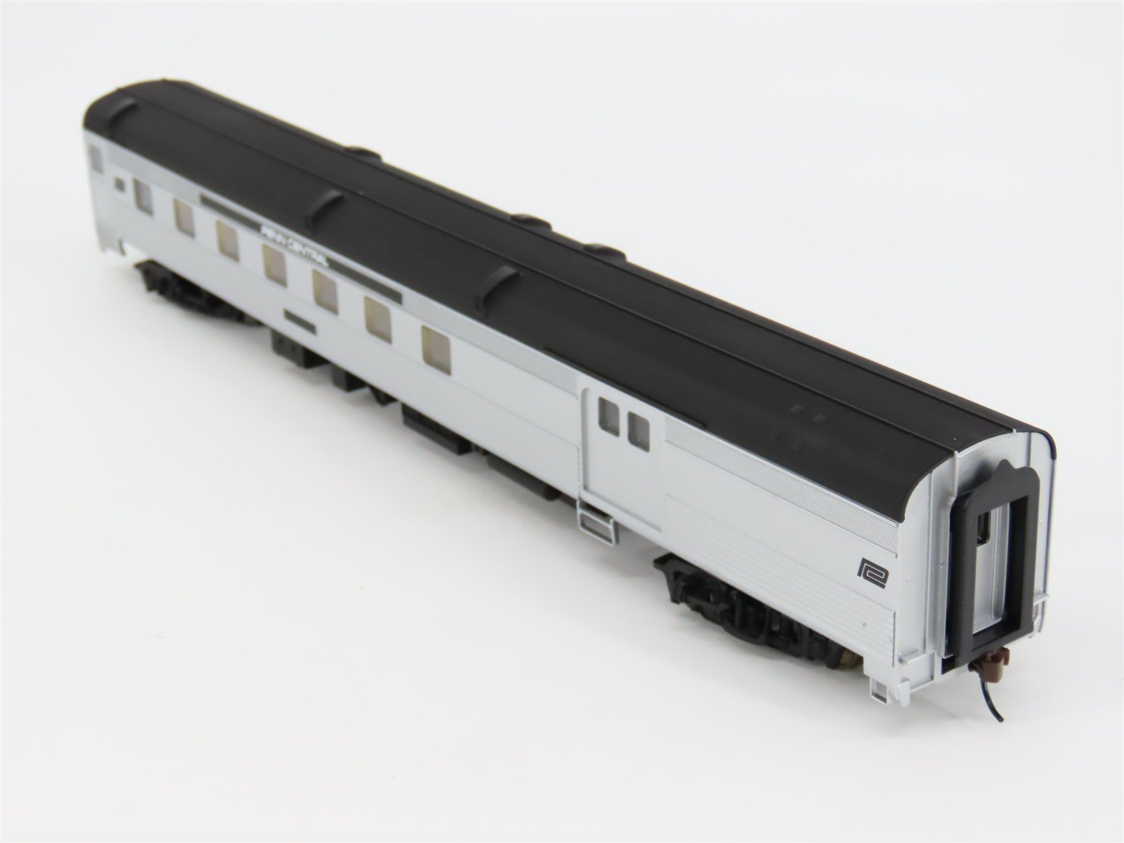 HO Scale Walthers 932-6475 PC Penn Central 85' Budd Baggage-Dorm Passenger Car