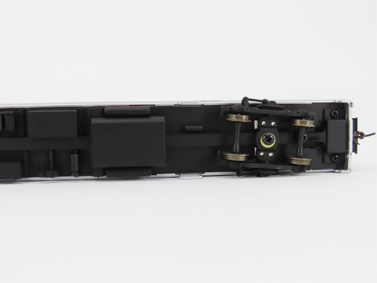 HO Scale Walthers 932-6475 PC Penn Central 85&#39; Budd Baggage-Dorm Passenger Car