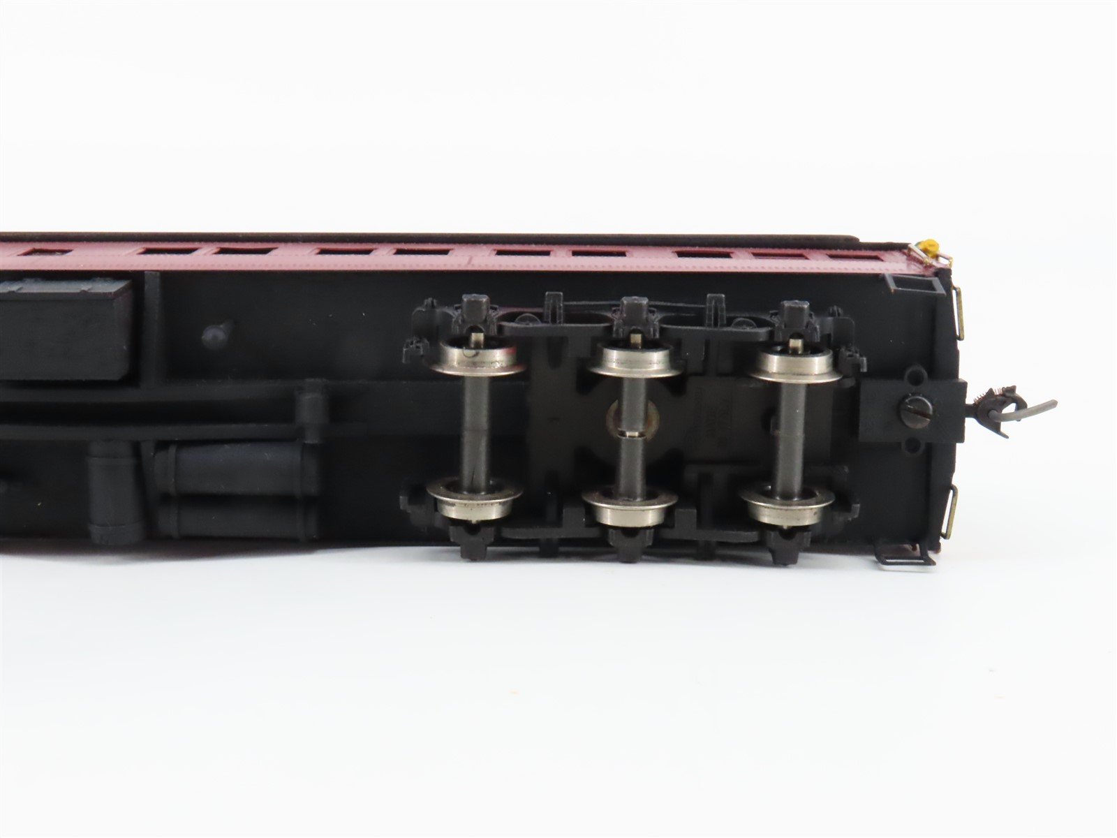 HO Scale Walthers LV Lehigh Valley 8' Solarium Observation Passenger - Custom