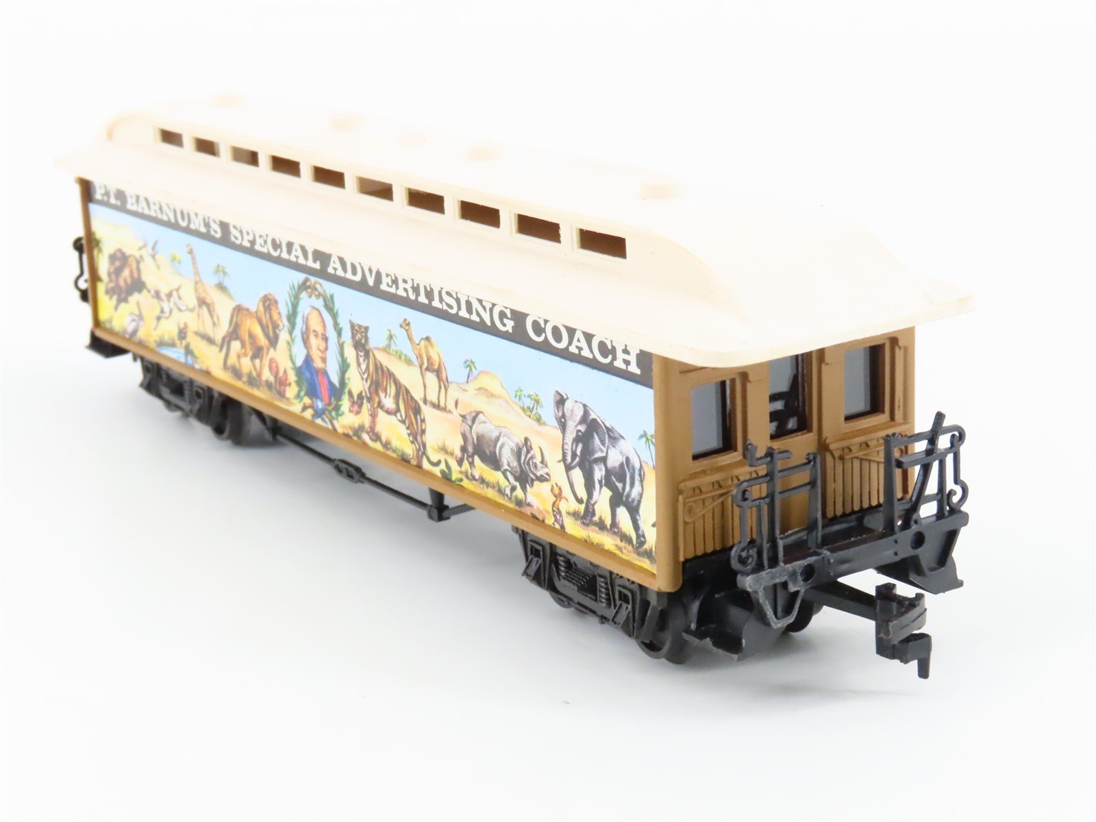HO Scale AHM/Rivarossi 6234 PT Barnum Special Advertising Coach Passenger Car