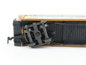 HO Scale AHM/Rivarossi 6234 PT Barnum Special Advertising Coach Passenger Car