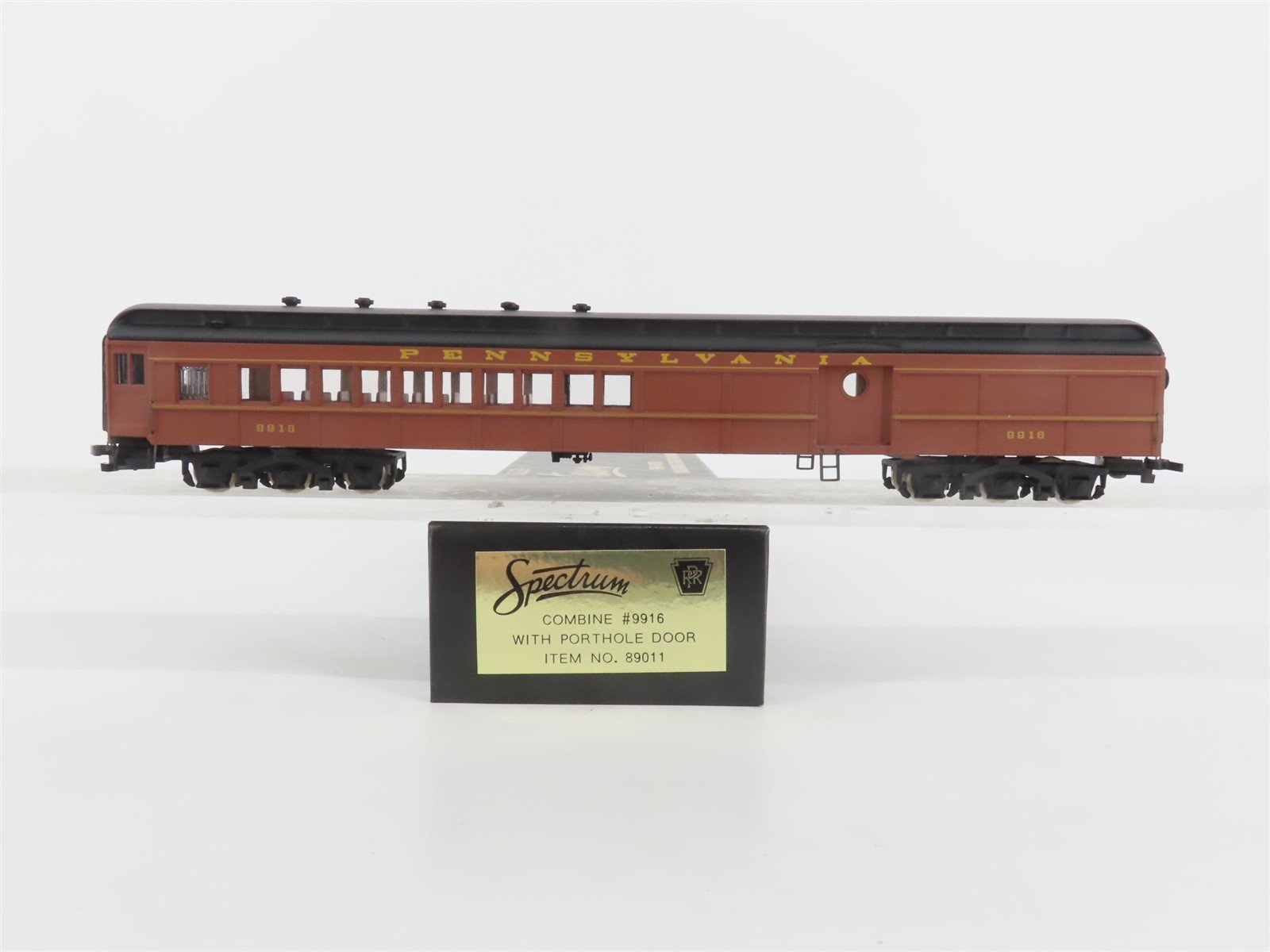 HO Scale Bachmann Spectrum 89011 PRR Pennsylvania Combine Passenger #9916