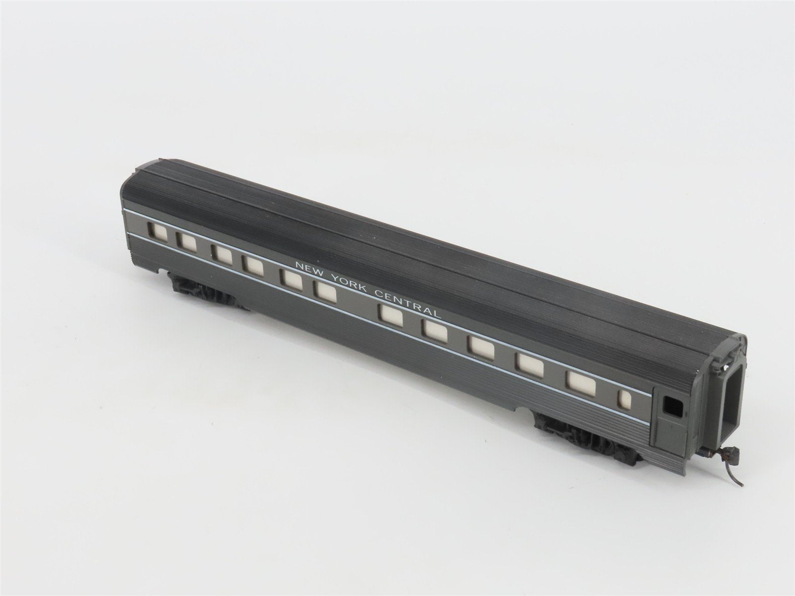 HO Scale Mantua 225-22 NYC New York Central Aluminum Room Passenger Car