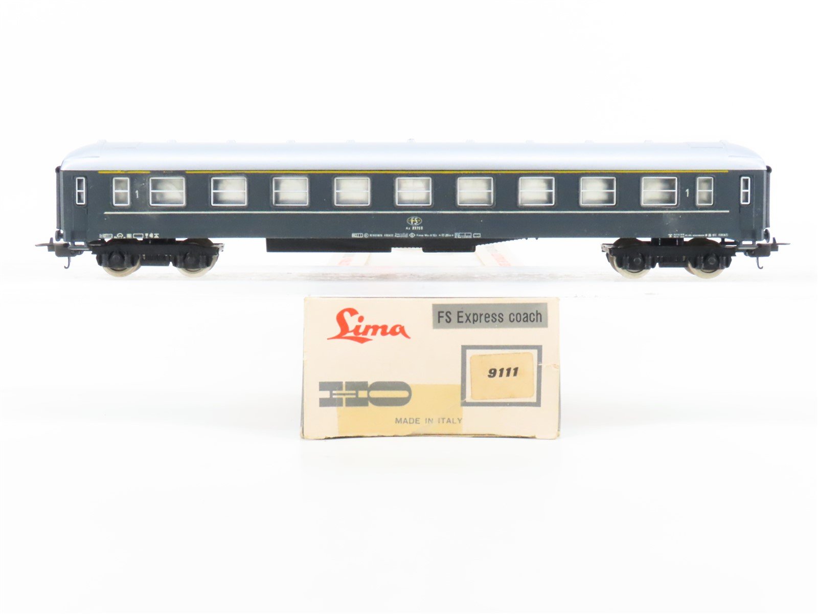 HO Scale Lima 9111 FS Italian 1st Class Express Coach Passenger Car