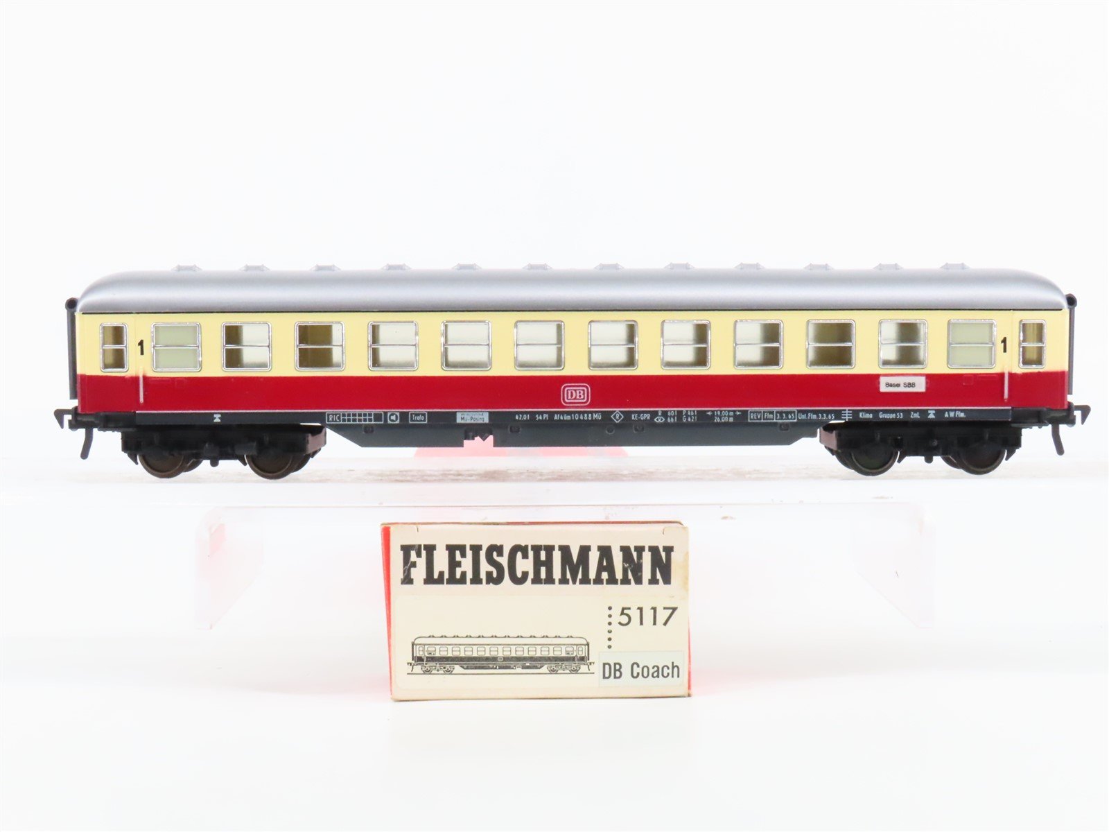 HO Scale Fleischmann 5117 DB Deutsche Bahn 1st Class Coach