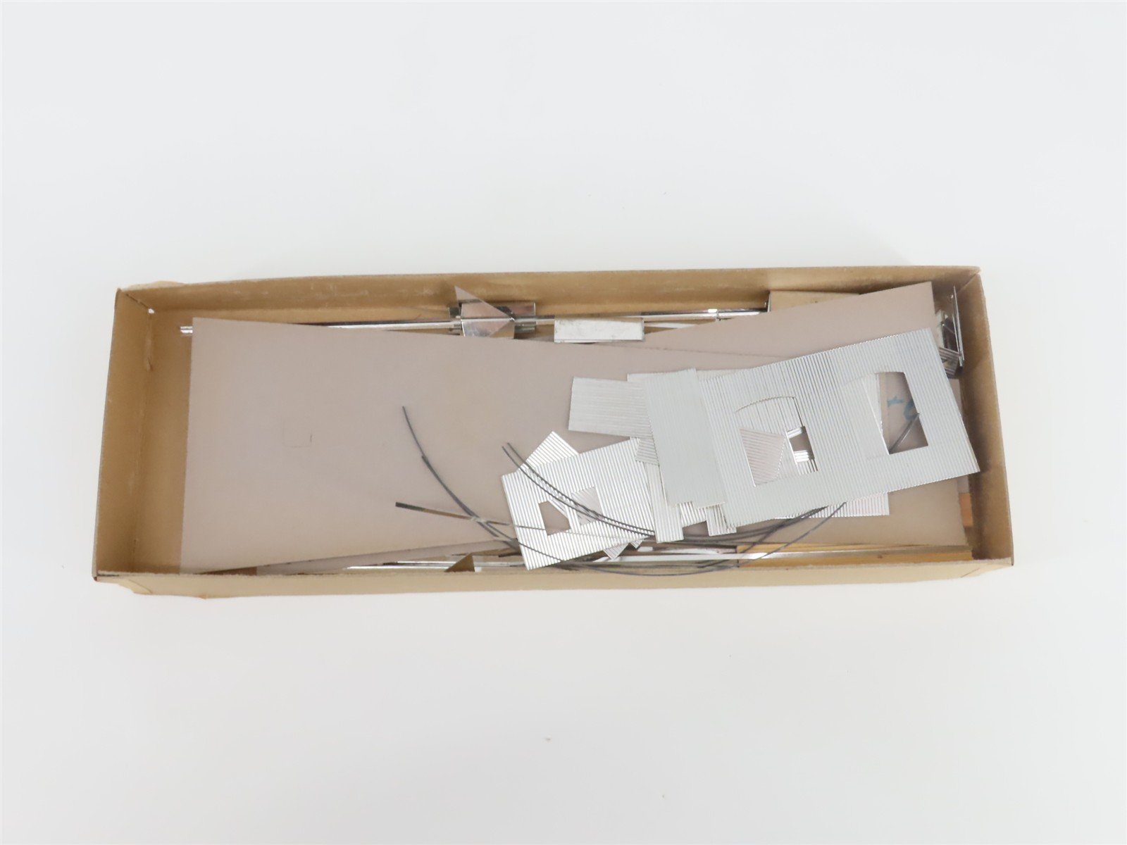 HO Scale E. Suydam & Co. Kit 8 Corrugated Metal 3-Stall Branch Line Roundhouse