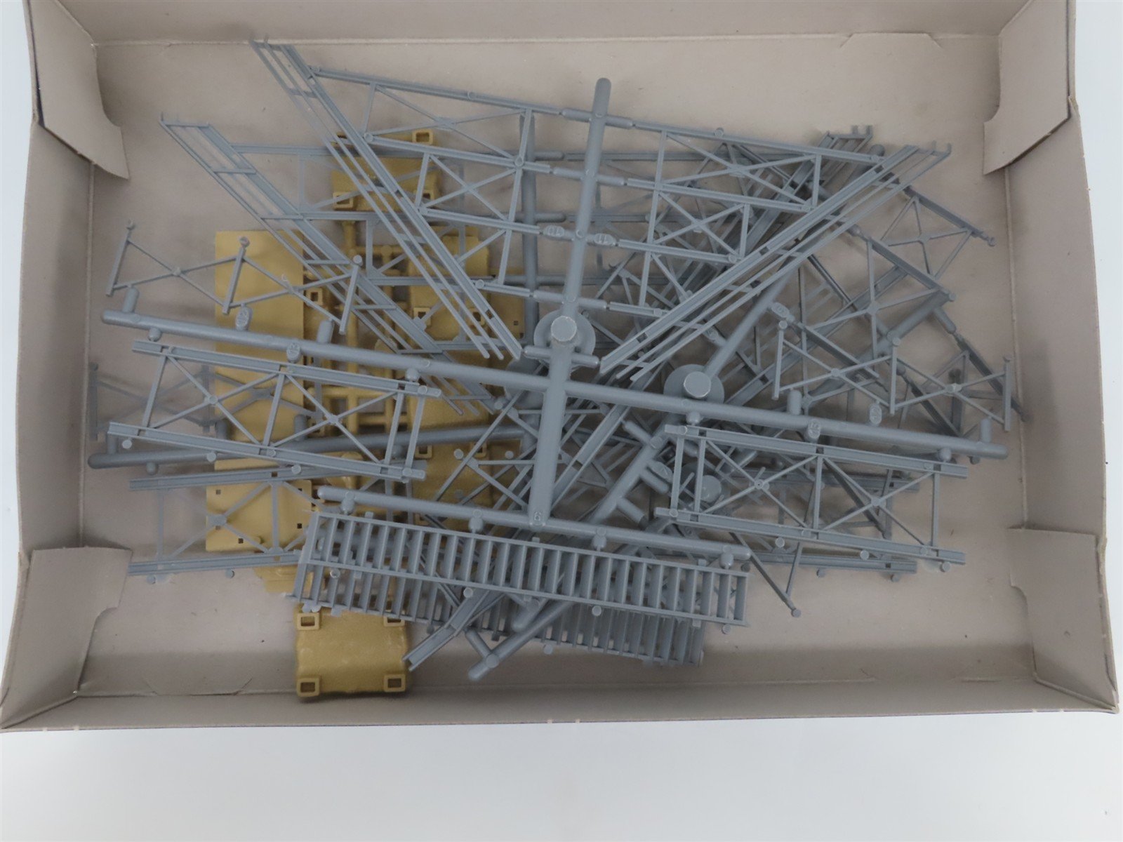 HO 1/87 Scale POLA Plastic Kit 706 Pedestrian Bridge