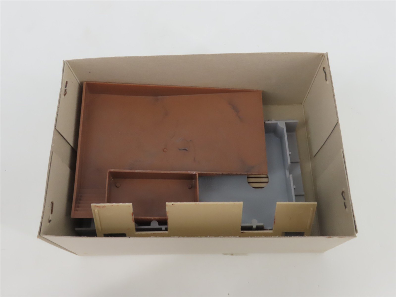 HO 1/87 Scale Vollmer Plastic Kit 5701B Freight Station w/ Loading Ramp