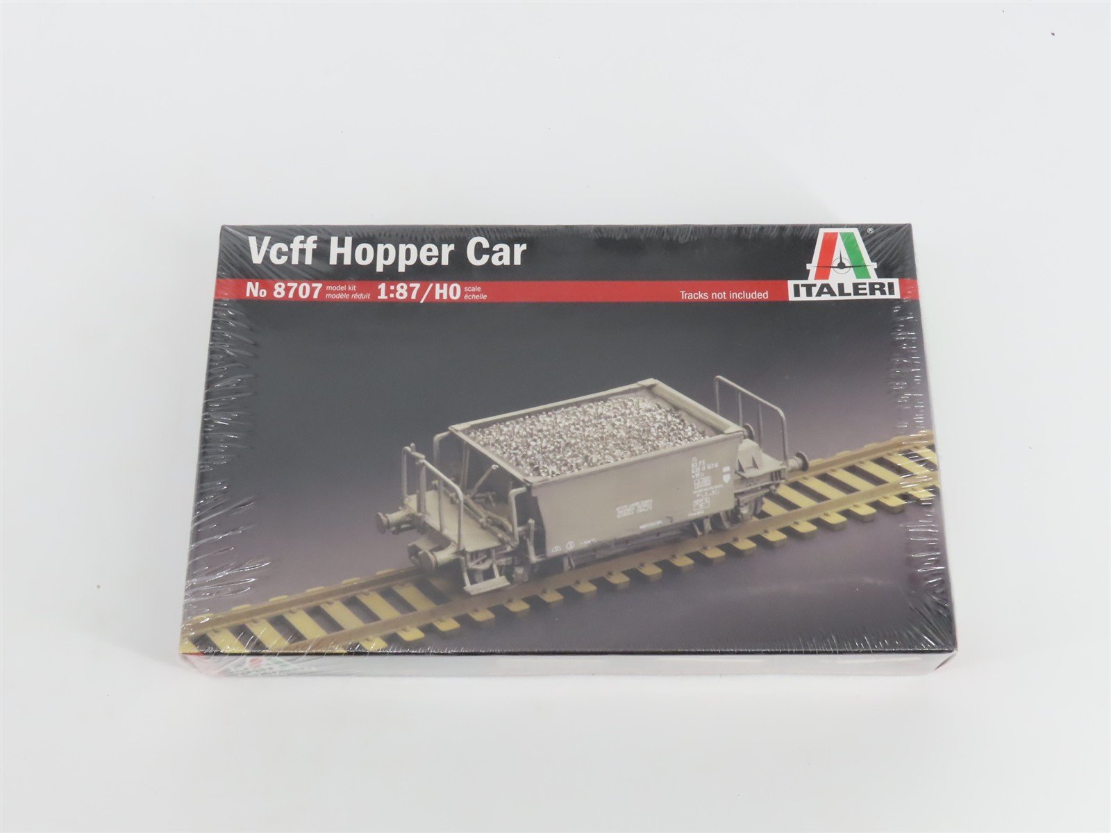 LOT of 4 HO Italeri Kits 8706 & 8707 Undecorated Tank Car & Hopper - SEALED