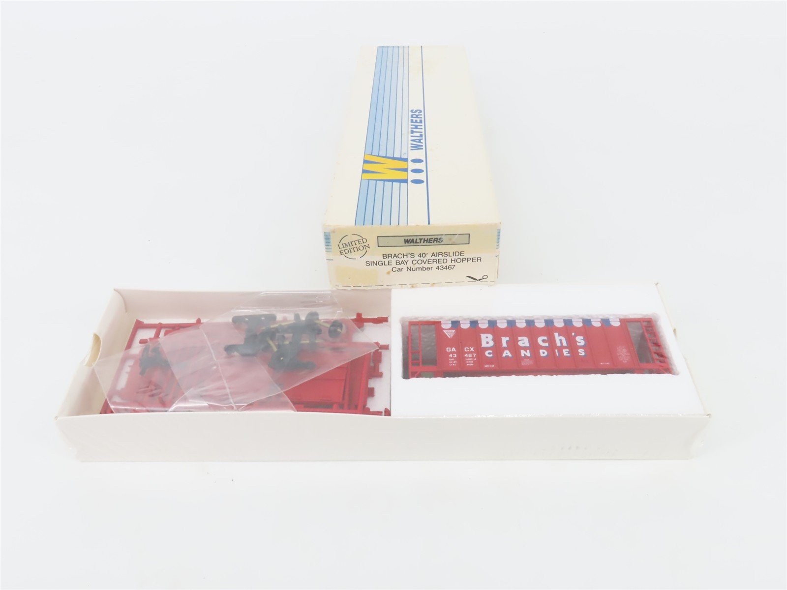 HO Walthers Kit GACX Brach's Candies Airslide Covered Hopper #43467 - SEALED
