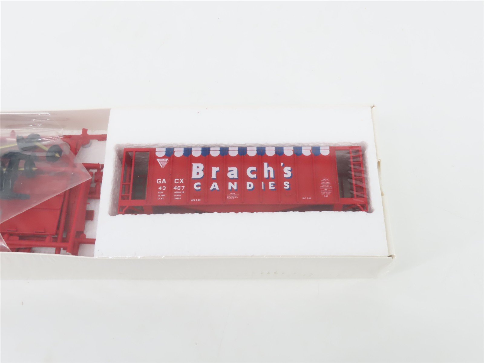 HO Walthers Kit GACX Brach's Candies Airslide Covered Hopper #43467 - SEALED