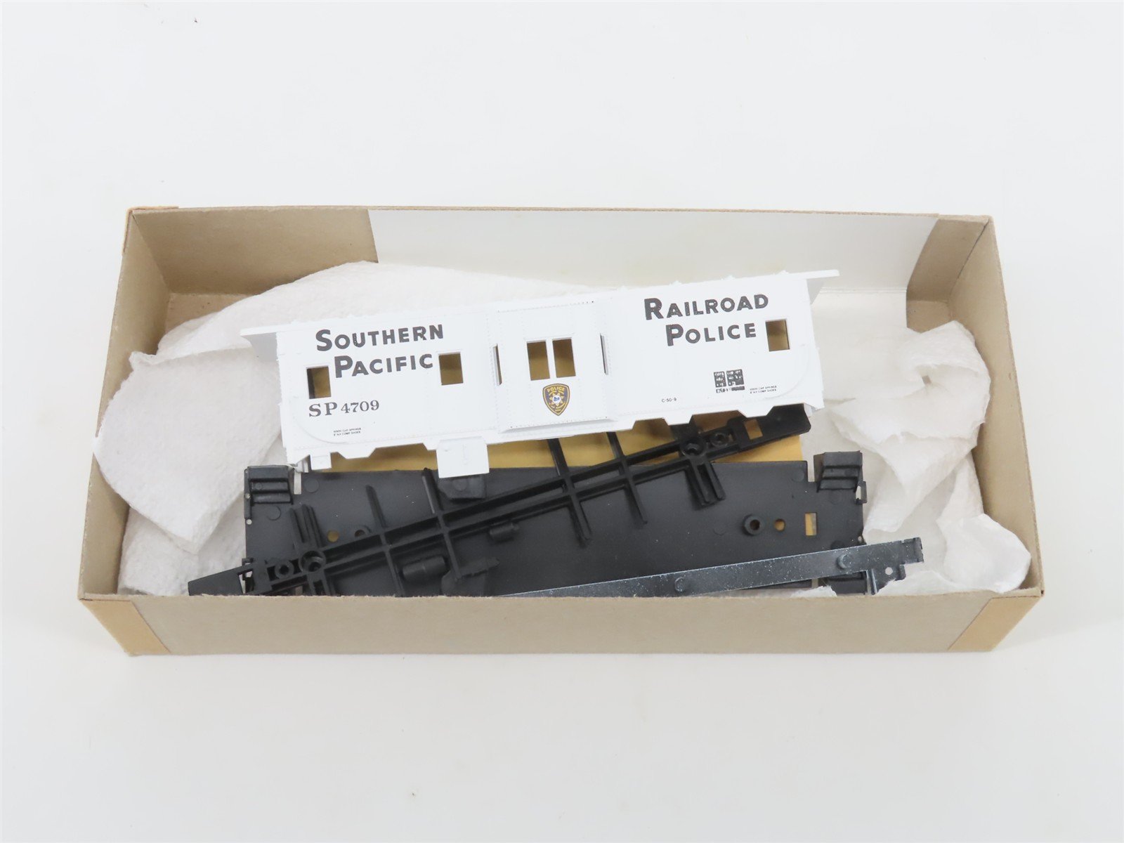 HO Scale Athearn Bev-Bel Kit 2203-1 SP Railroad Police Bay Window Caboose #4709