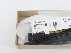 HO Scale Athearn Bev-Bel Kit 2203-1 SP Railroad Police Bay Window Caboose #4709