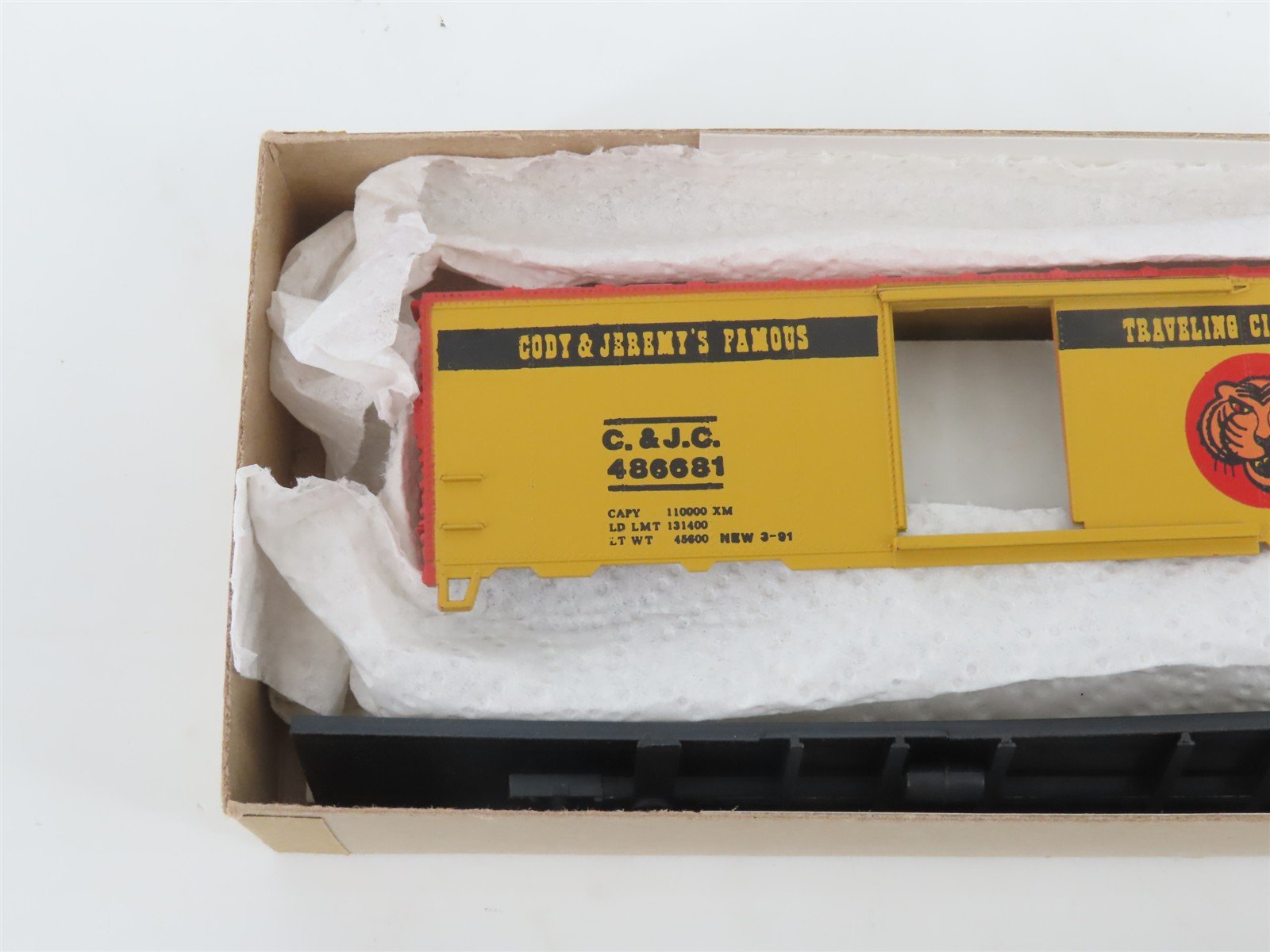 HO Scale Athearn Bev-Bel Kit 883 C&JC Cody & Jeremy's Circus 40' Box Car #486681