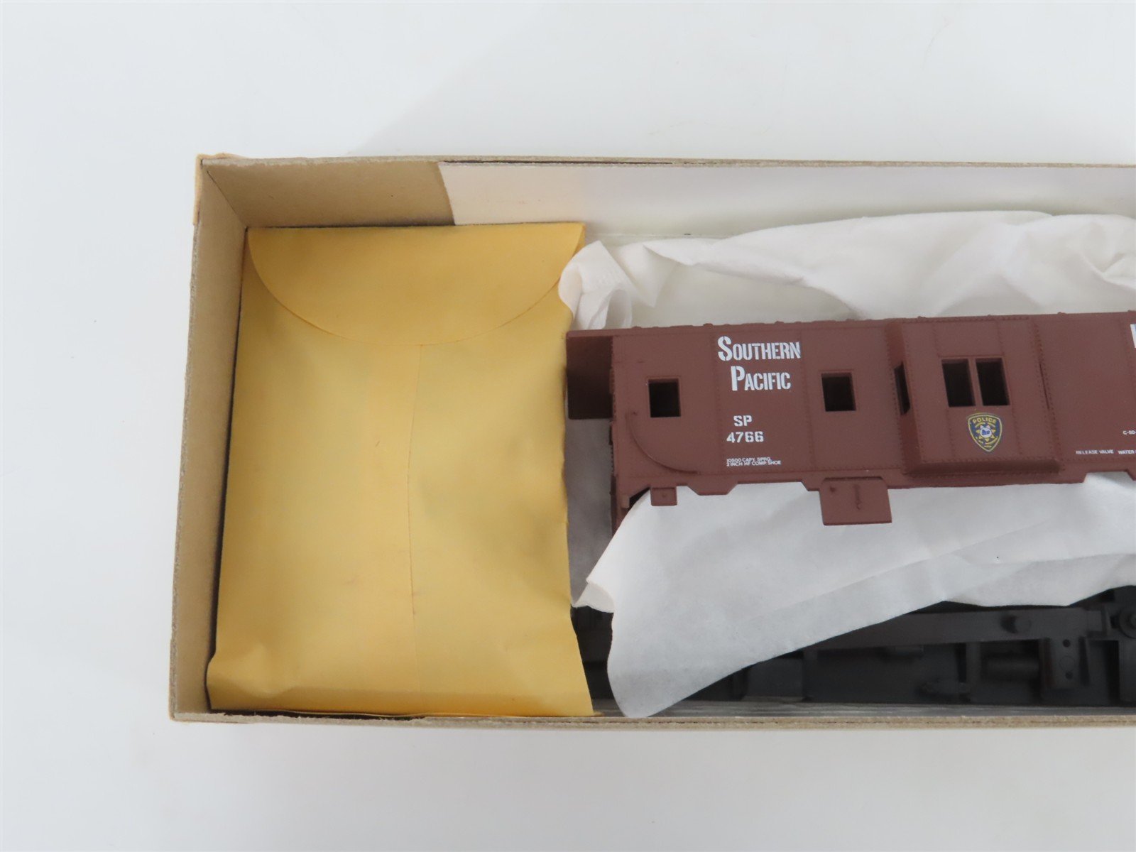 HO Scale Athearn Bev-Bel Kit 2290 SP Railroad Police Bay Window Caboose #4766
