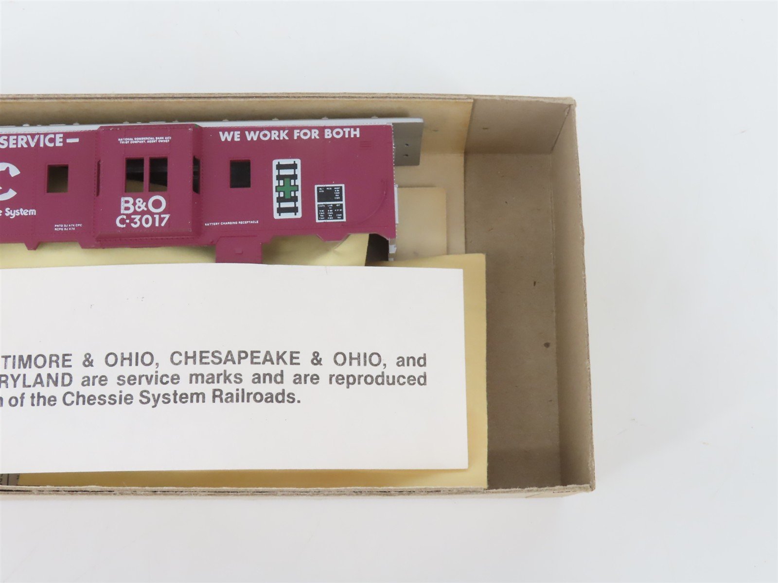 HO Scale Athearn Bev-Bel Kit 2214 B&O Chessie System Bay Window Caboose #C-3017